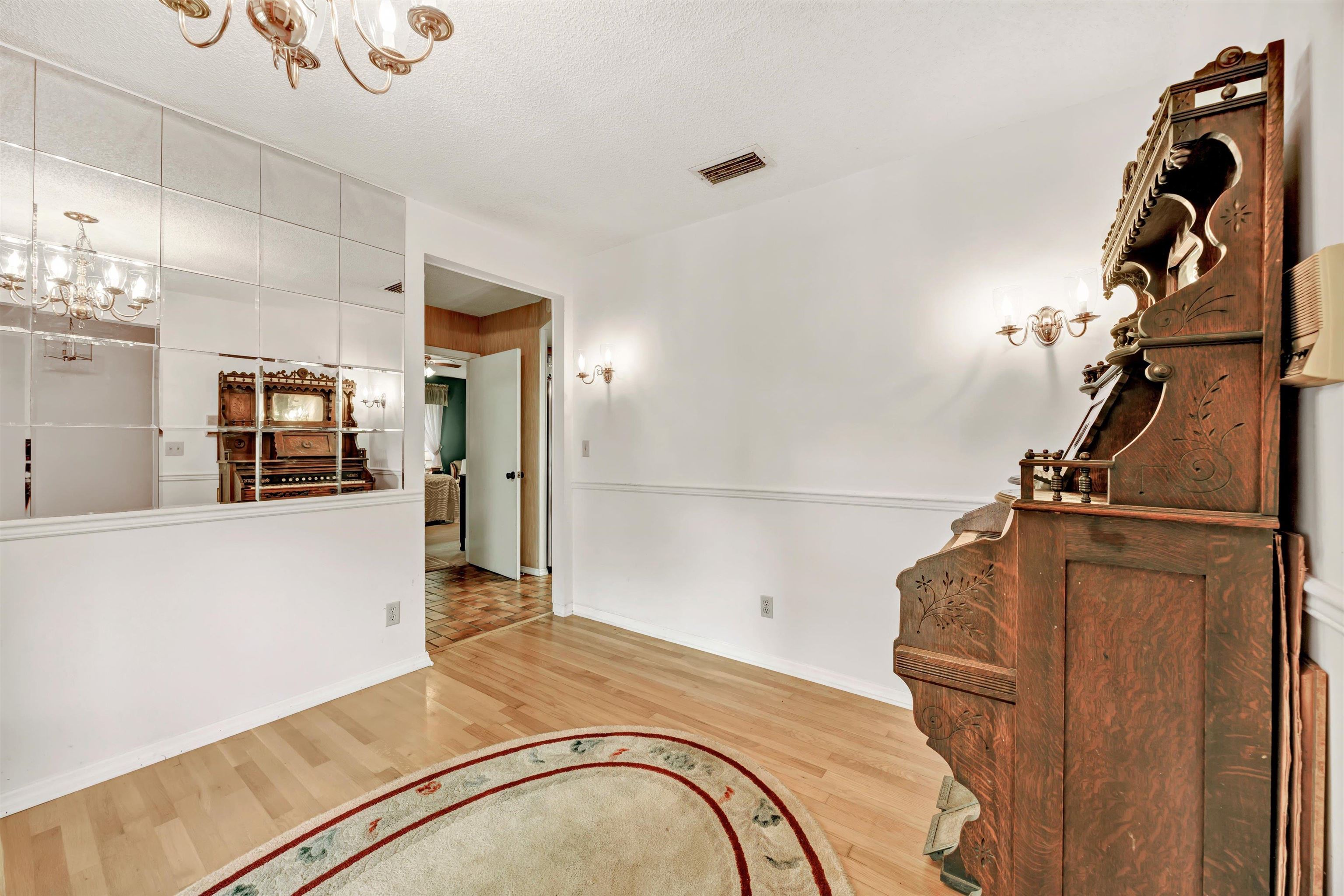 Image 21 of 53 For 31 Swimming Pen Dr