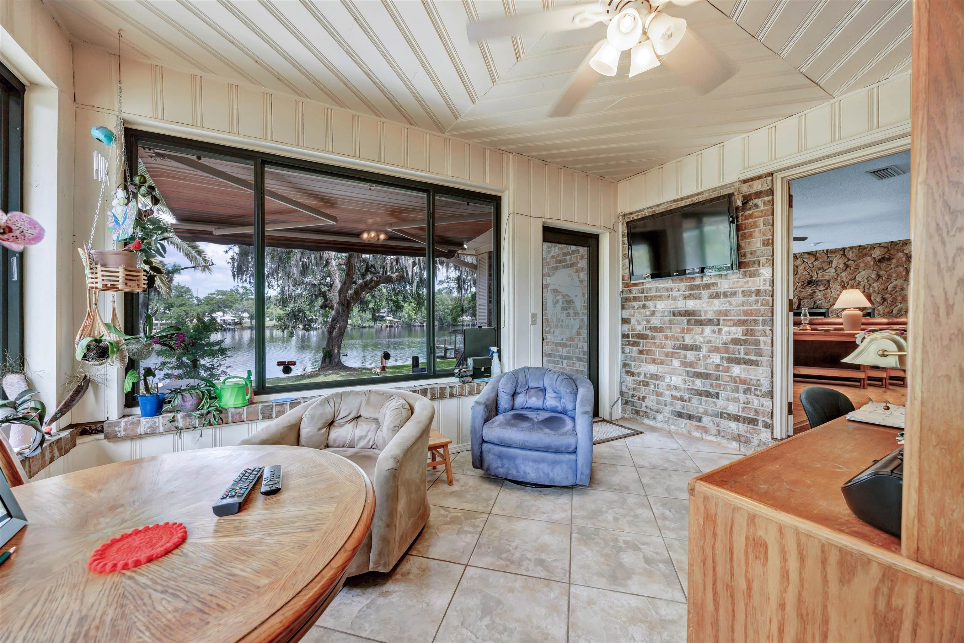 Image 22 of 53 For 31 Swimming Pen Dr