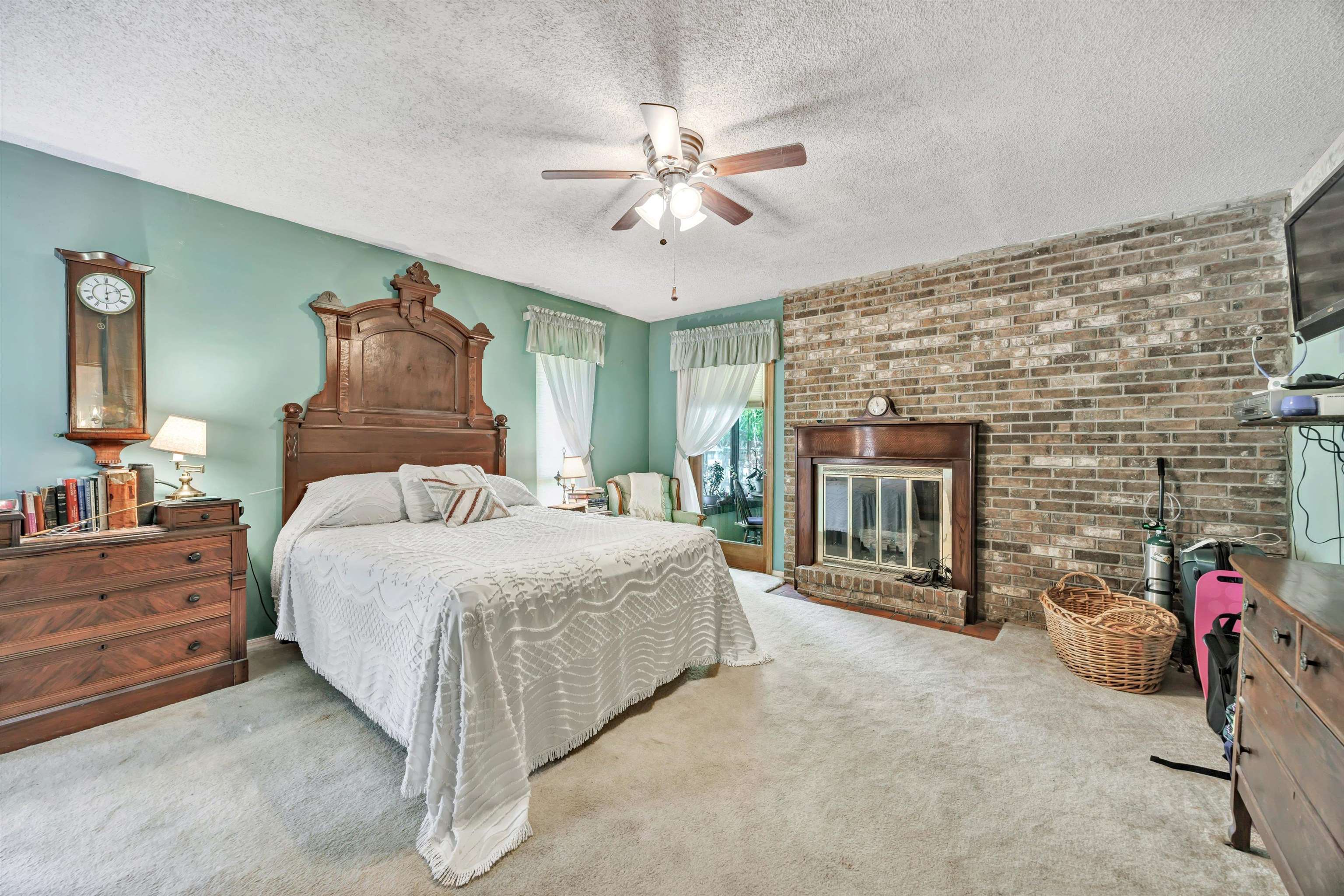 Image 24 of 53 For 31 Swimming Pen Dr