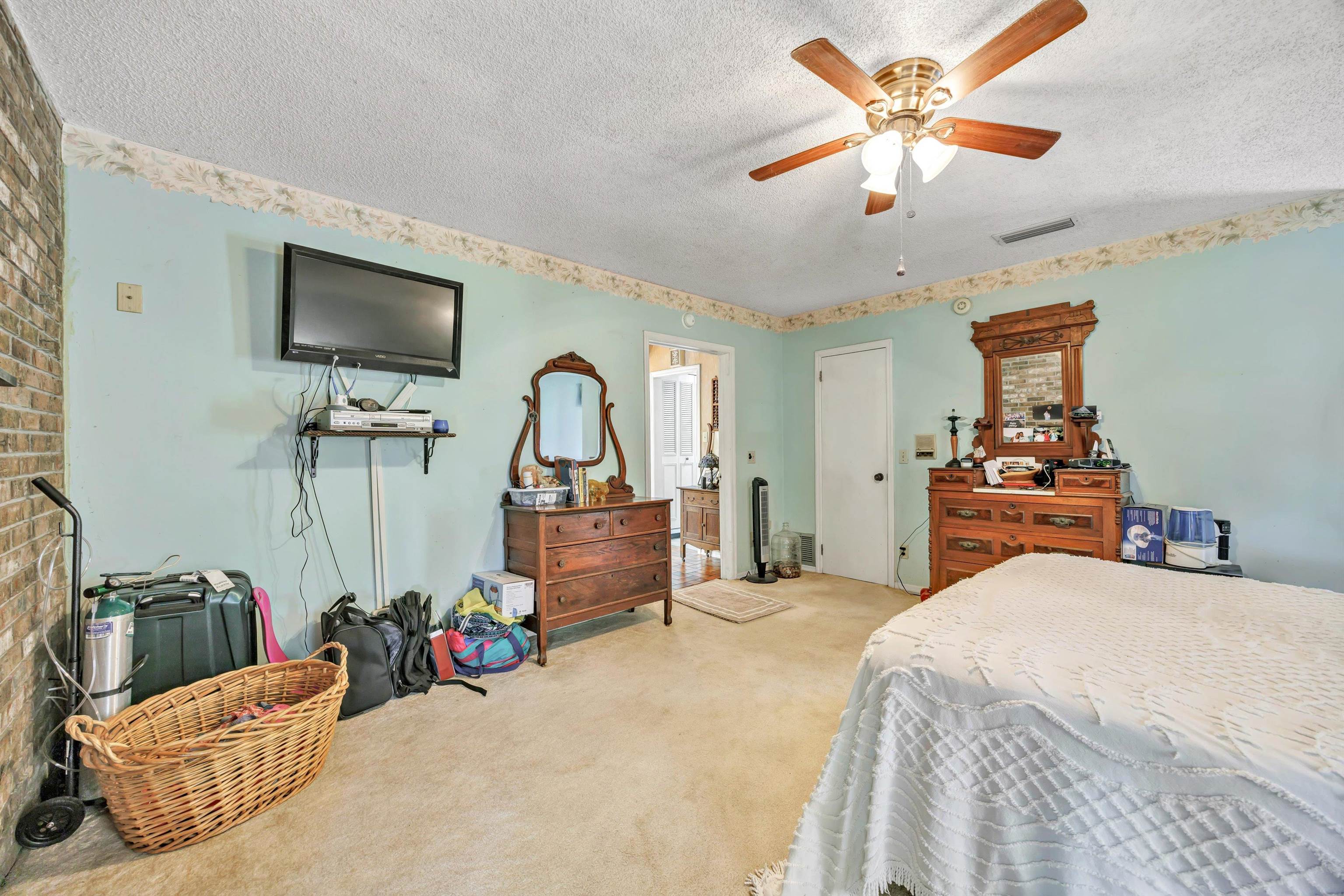 Image 25 of 53 For 31 Swimming Pen Dr