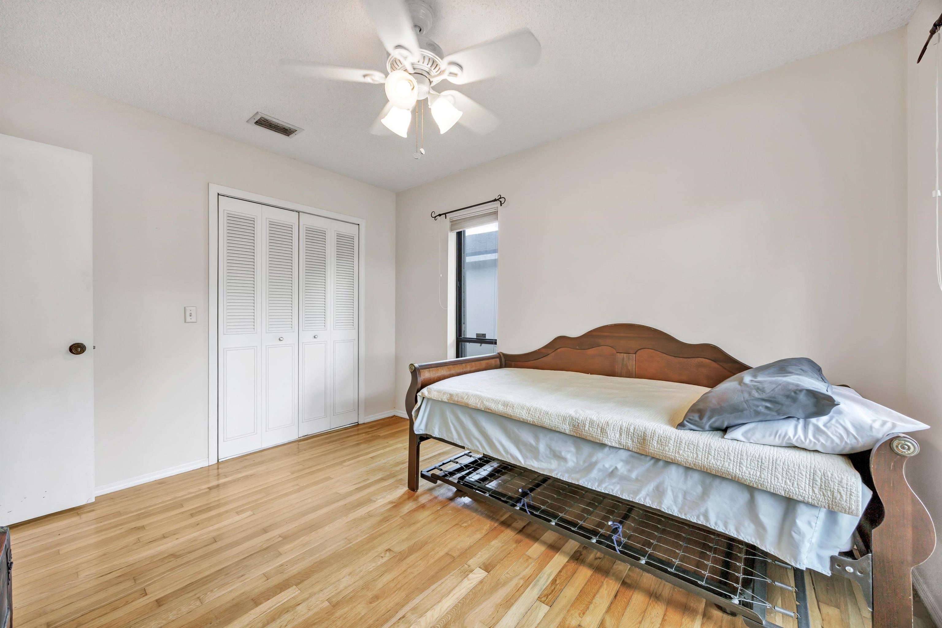 Image 29 of 53 For 31 Swimming Pen Dr