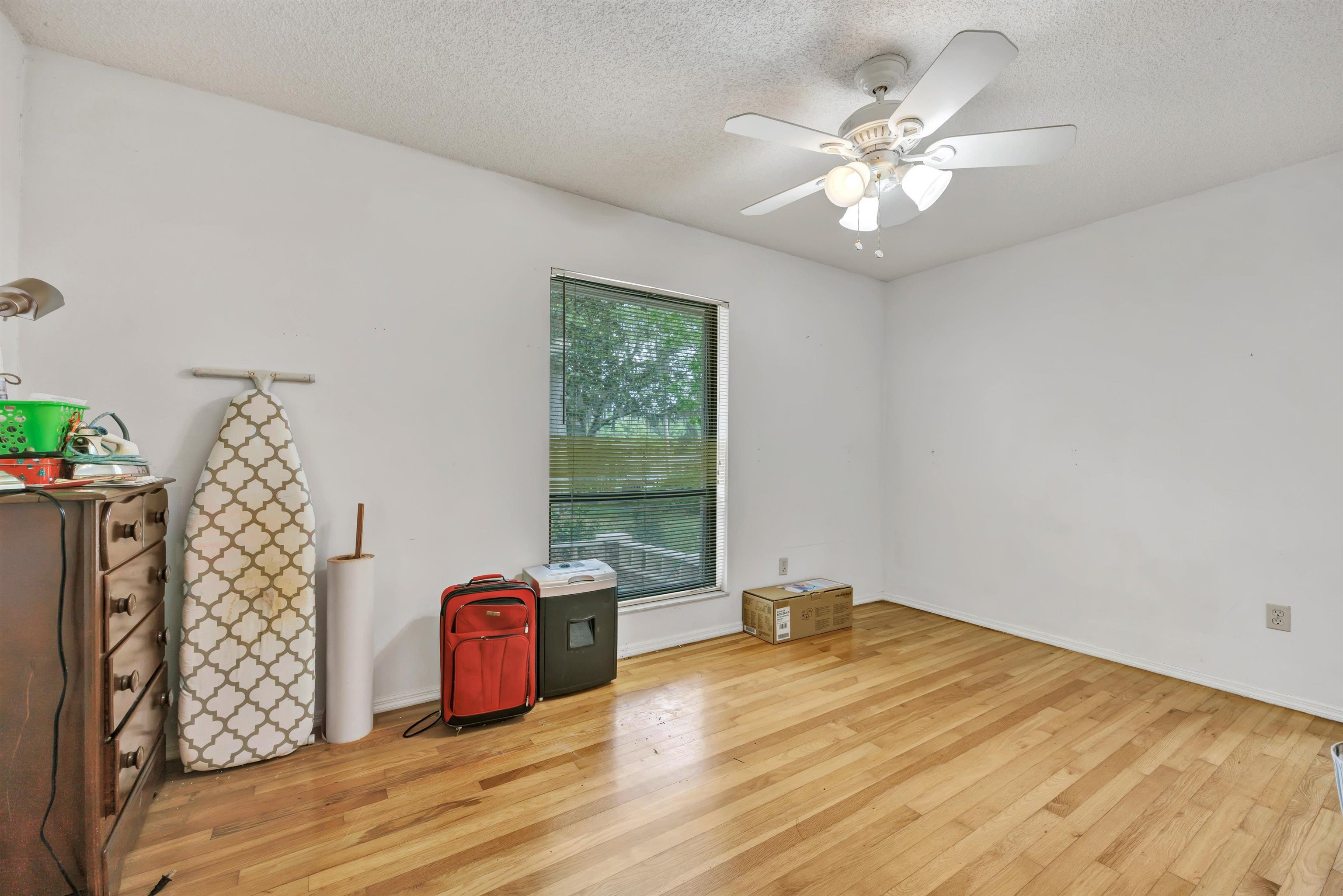 Image 31 of 53 For 31 Swimming Pen Dr