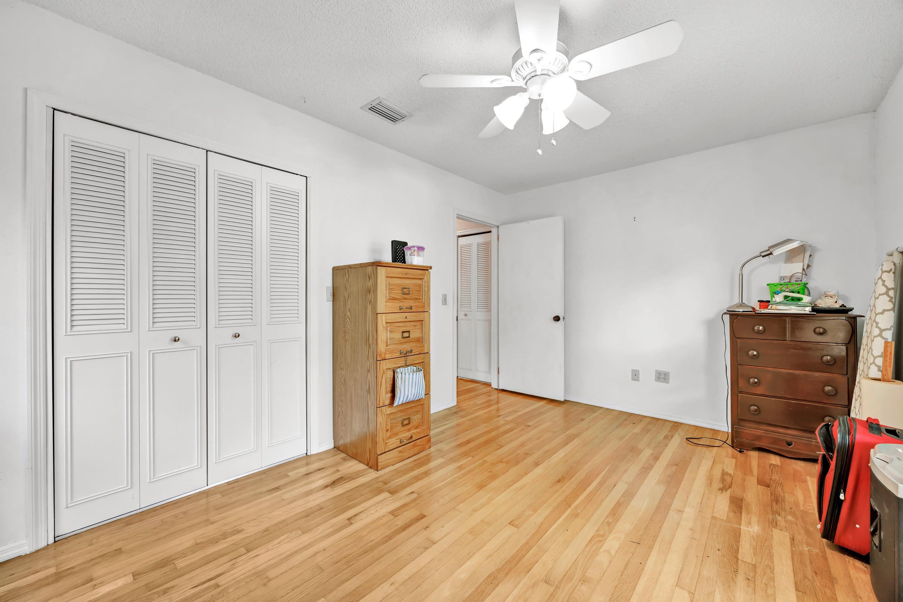 Image 32 of 53 For 31 Swimming Pen Dr