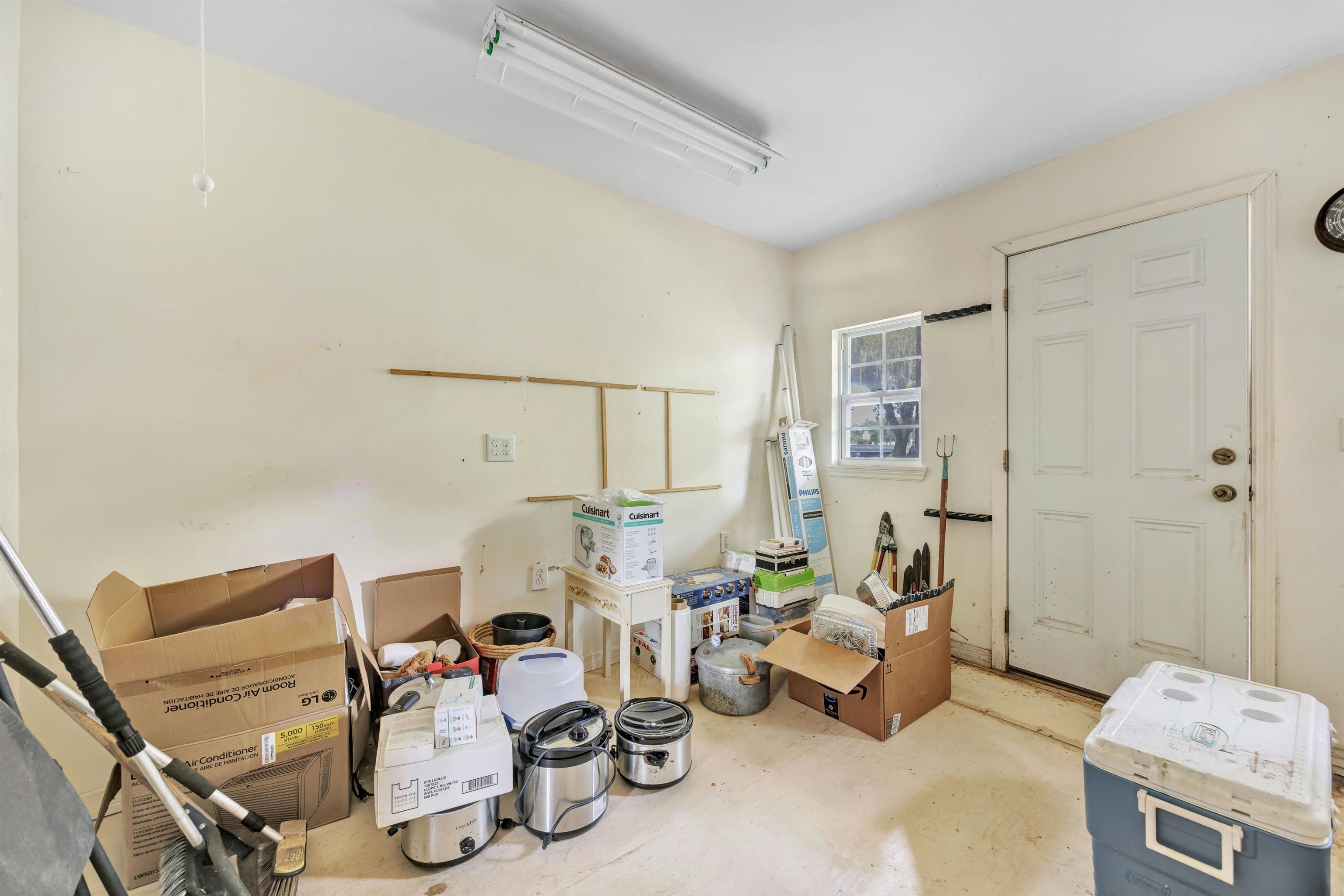 Image 44 of 53 For 31 Swimming Pen Dr