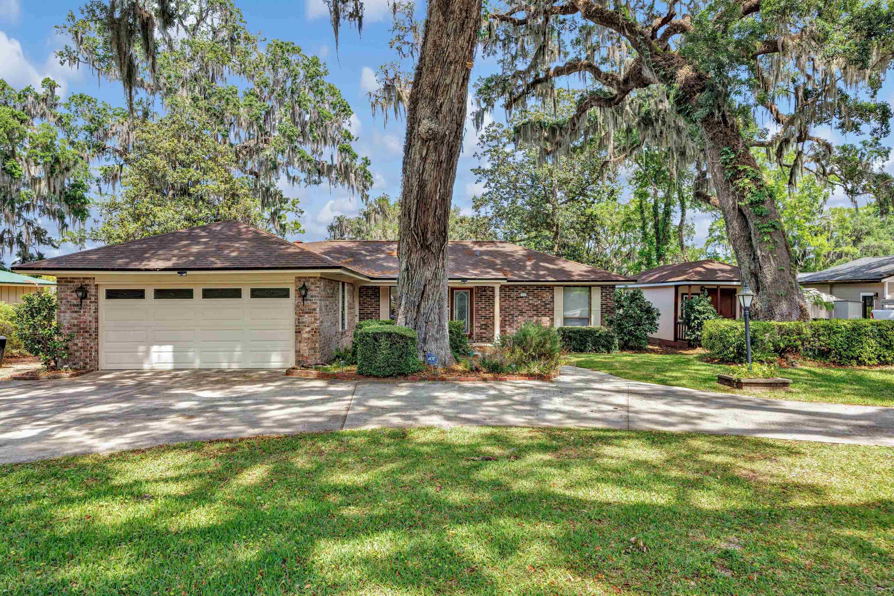 Image 5 of 53 For 31 Swimming Pen Dr