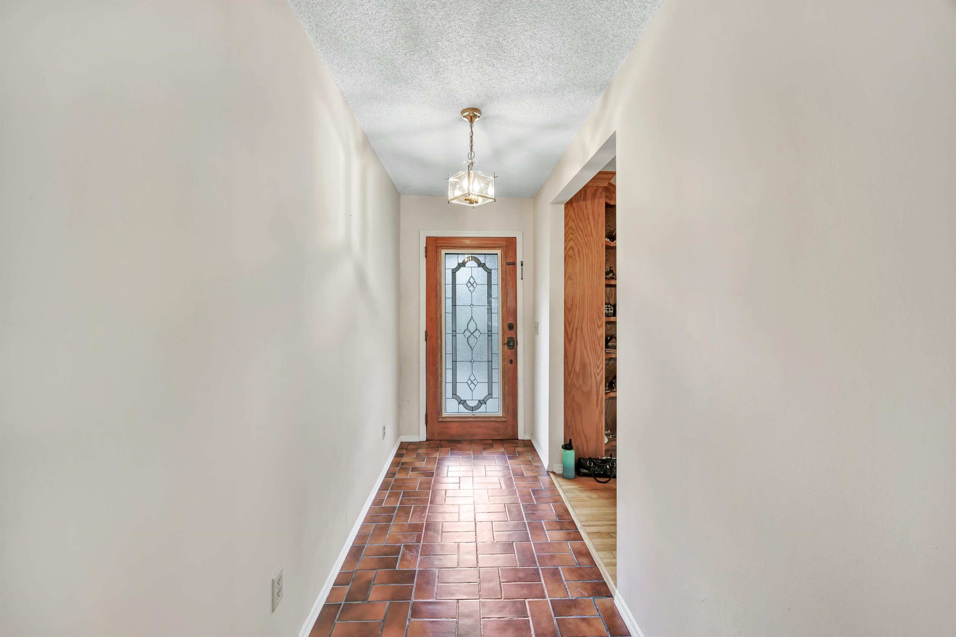 Image 8 of 53 For 31 Swimming Pen Dr