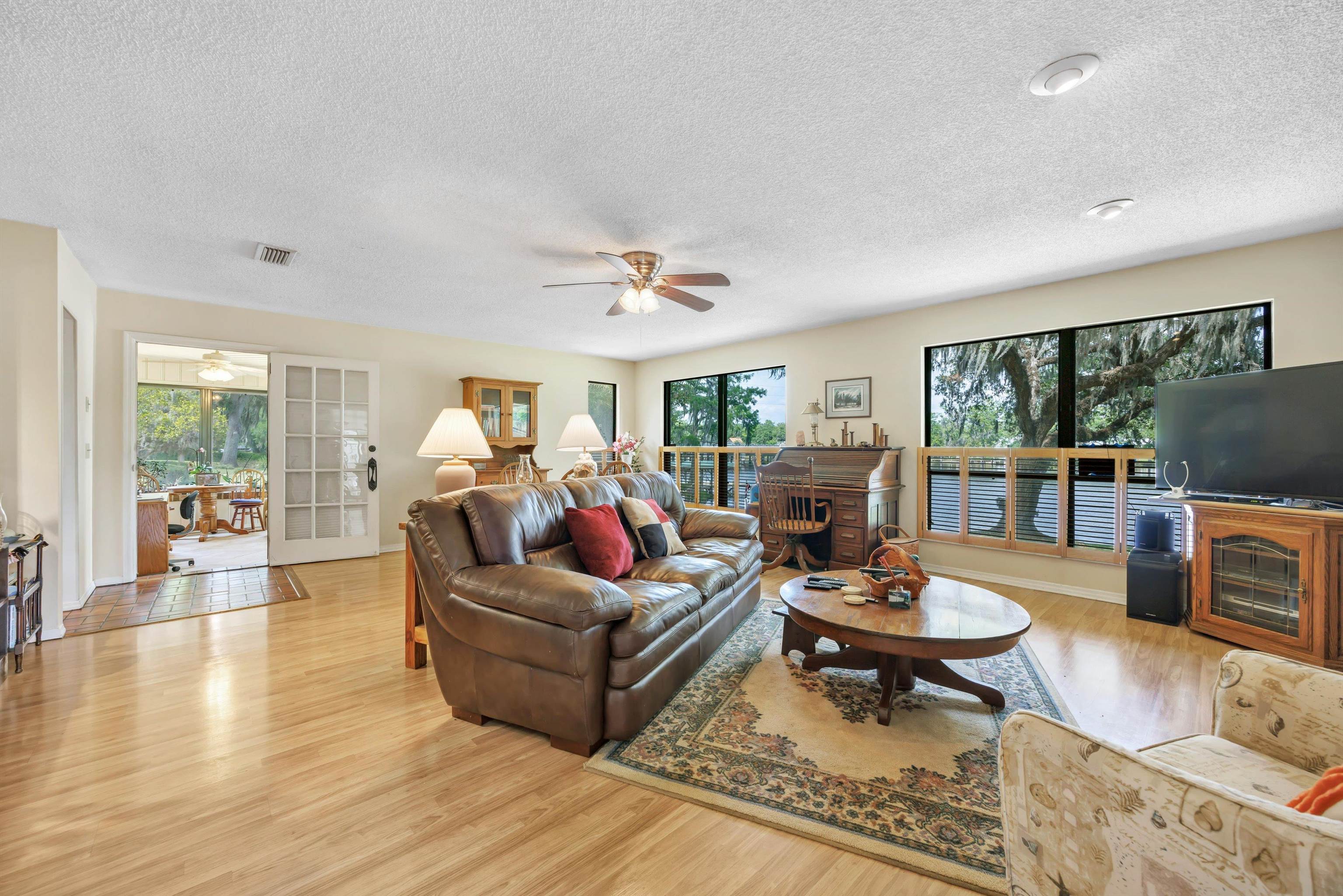 Image 9 of 53 For 31 Swimming Pen Dr