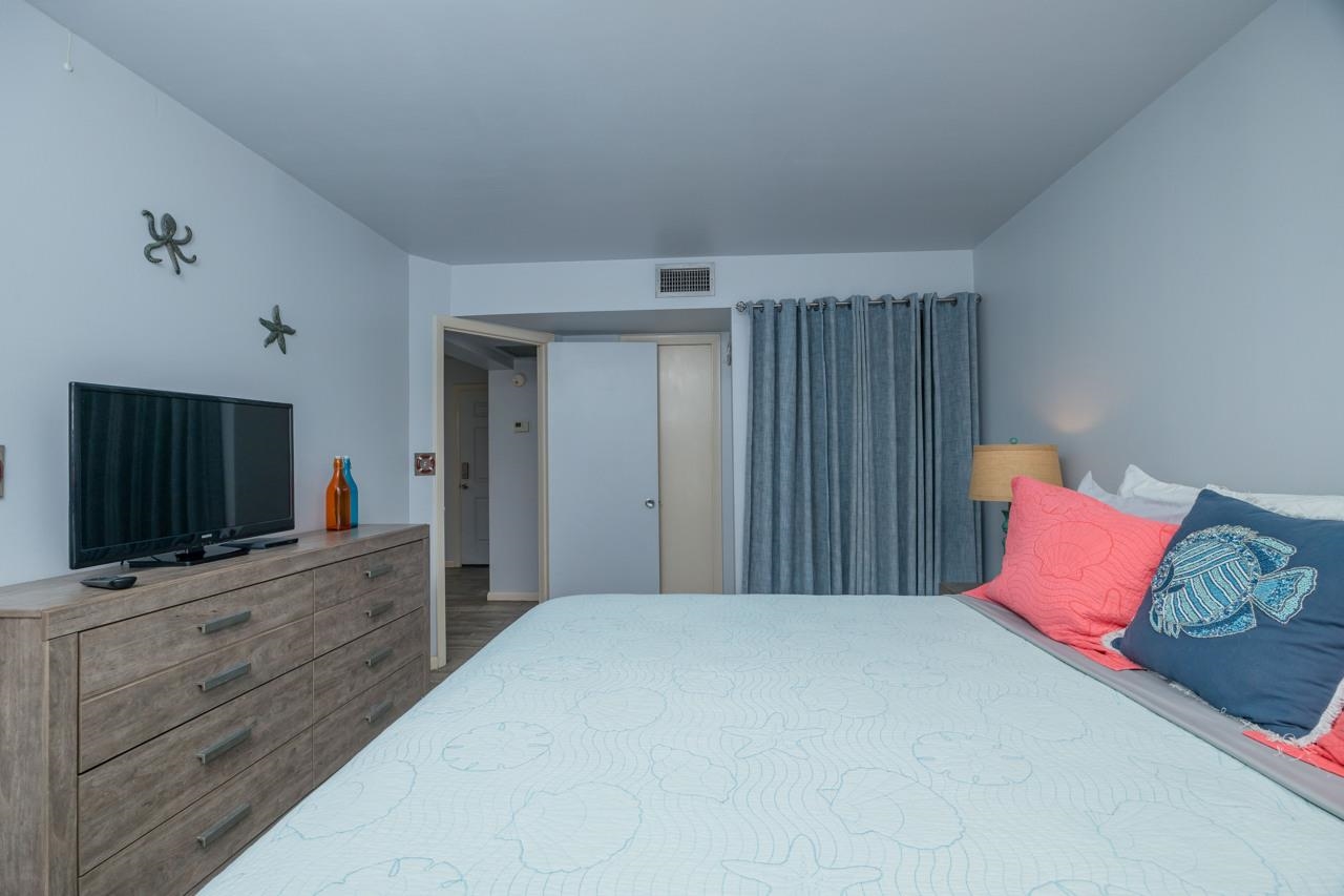 Image 20 of 23 For 4250 A1a South  B-25