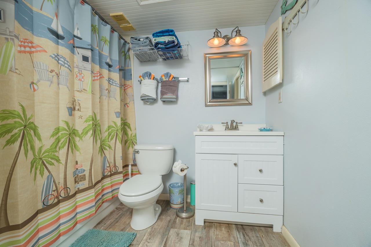 Image 21 of 23 For 4250 A1a South  B-25