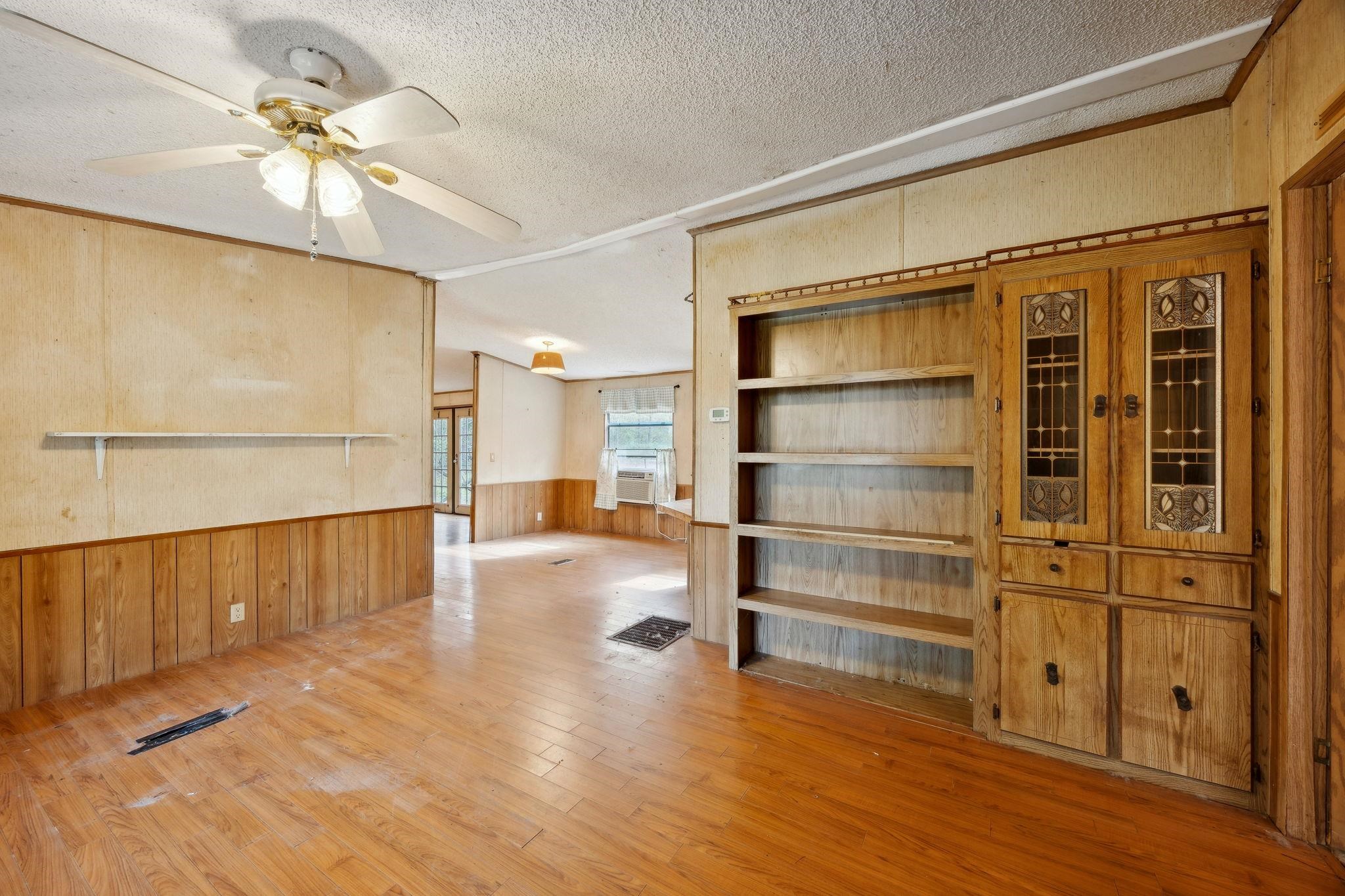 Image 11 of 49 For 5255 Peggy Ln