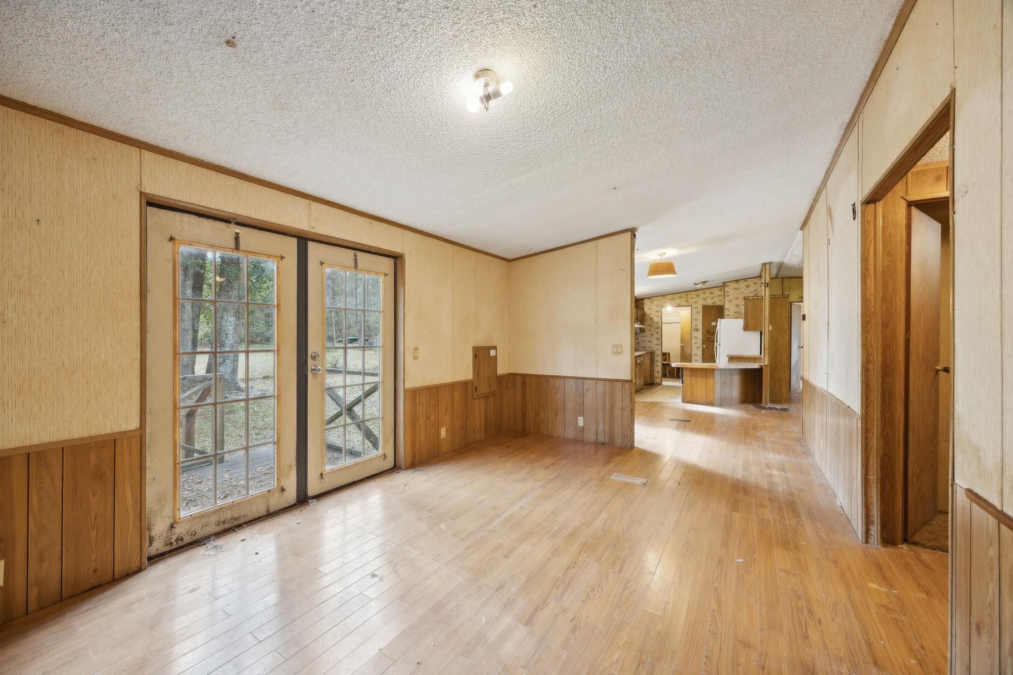 Image 16 of 49 For 5255 Peggy Ln