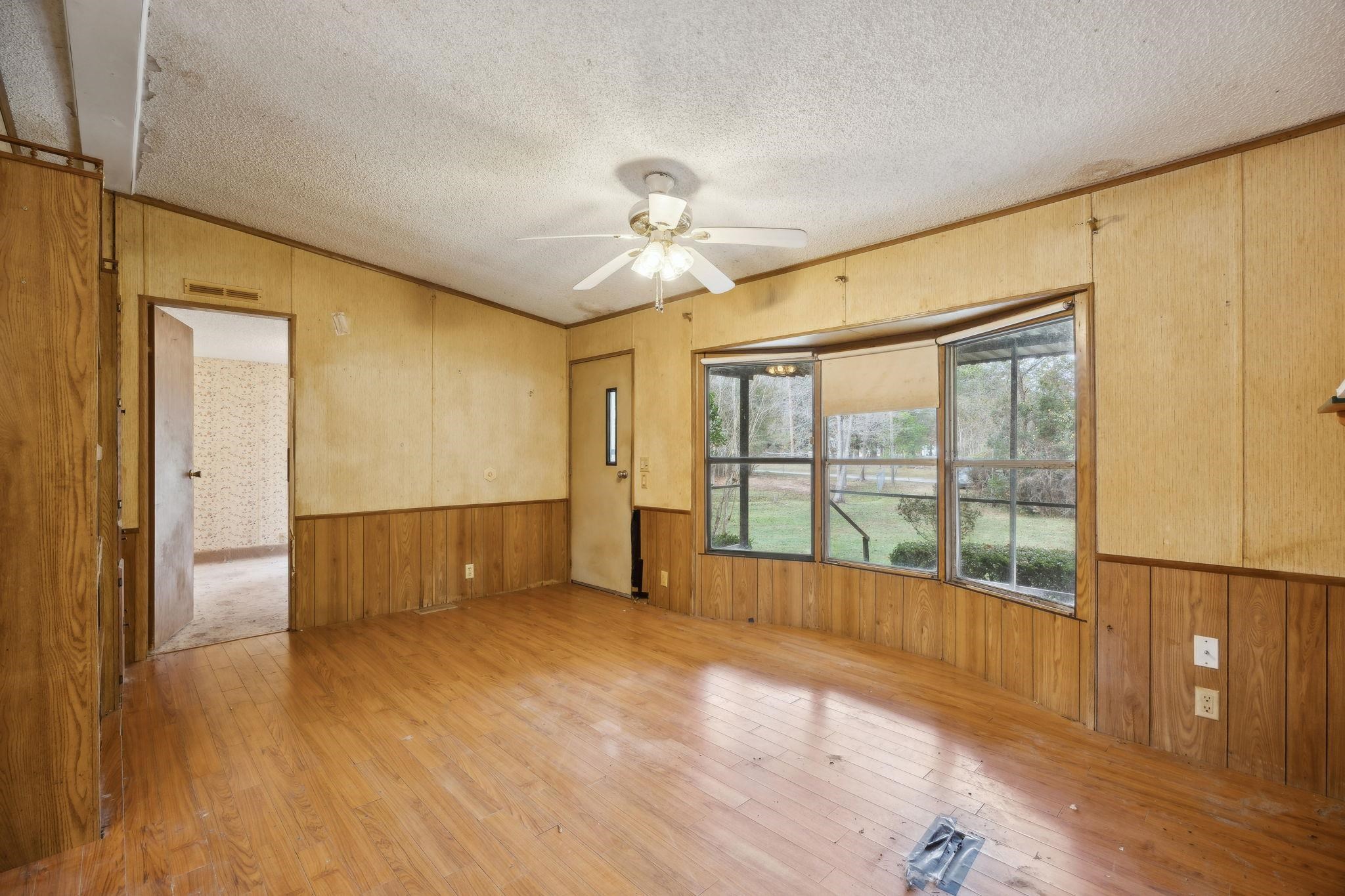 Image 9 of 49 For 5255 Peggy Ln