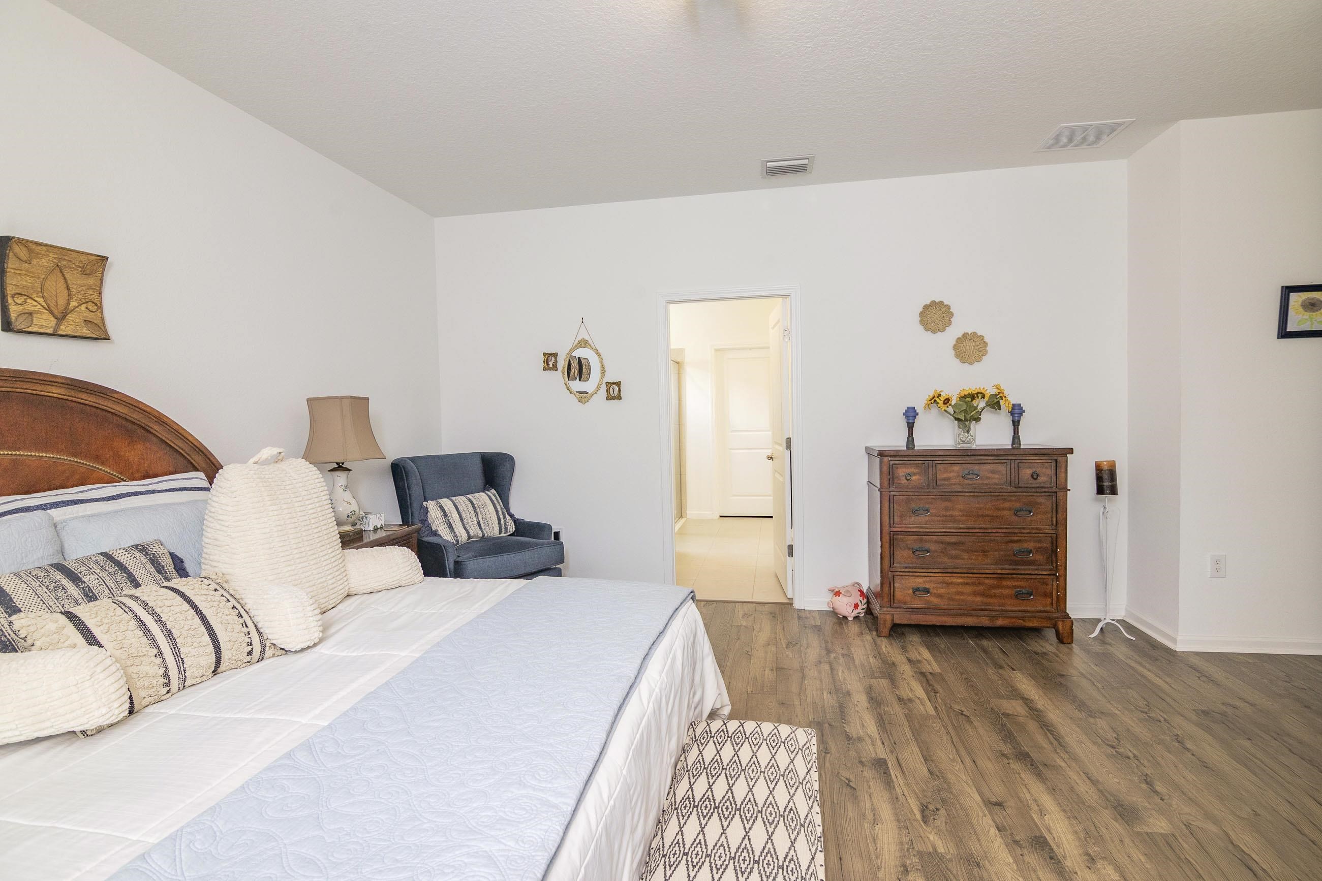 Image 26 of 56 For 62 Reverie Dr N