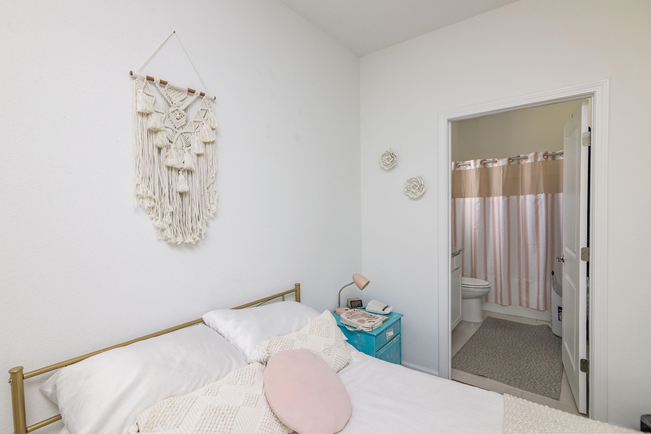 Image 44 of 56 For 62 Reverie Dr N