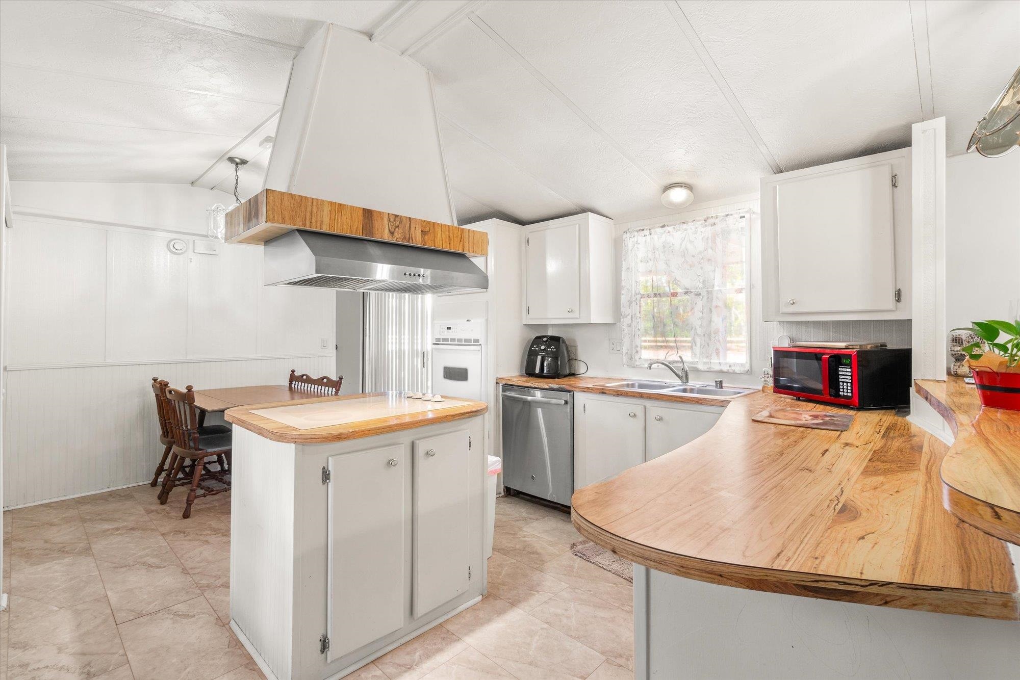 Image 42 of 83 For 5994-1&2 Splendora Ln