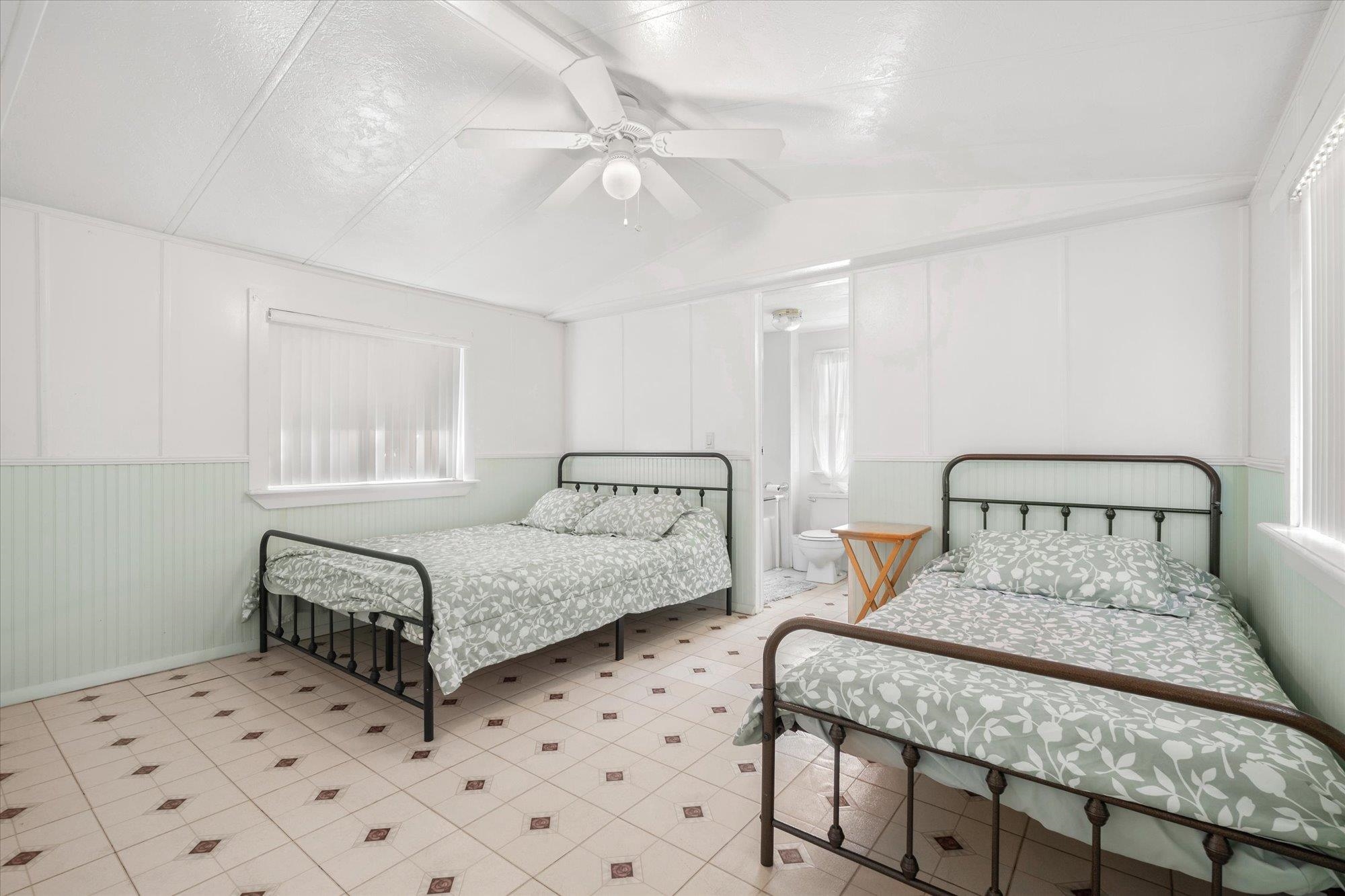 Image 47 of 83 For 5994-1&2 Splendora Ln