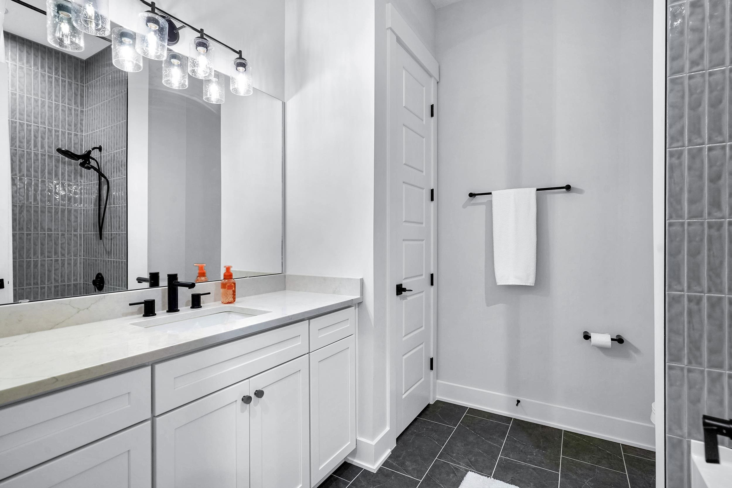 Image 13 of 59 For 64 Oak Cluster Ln