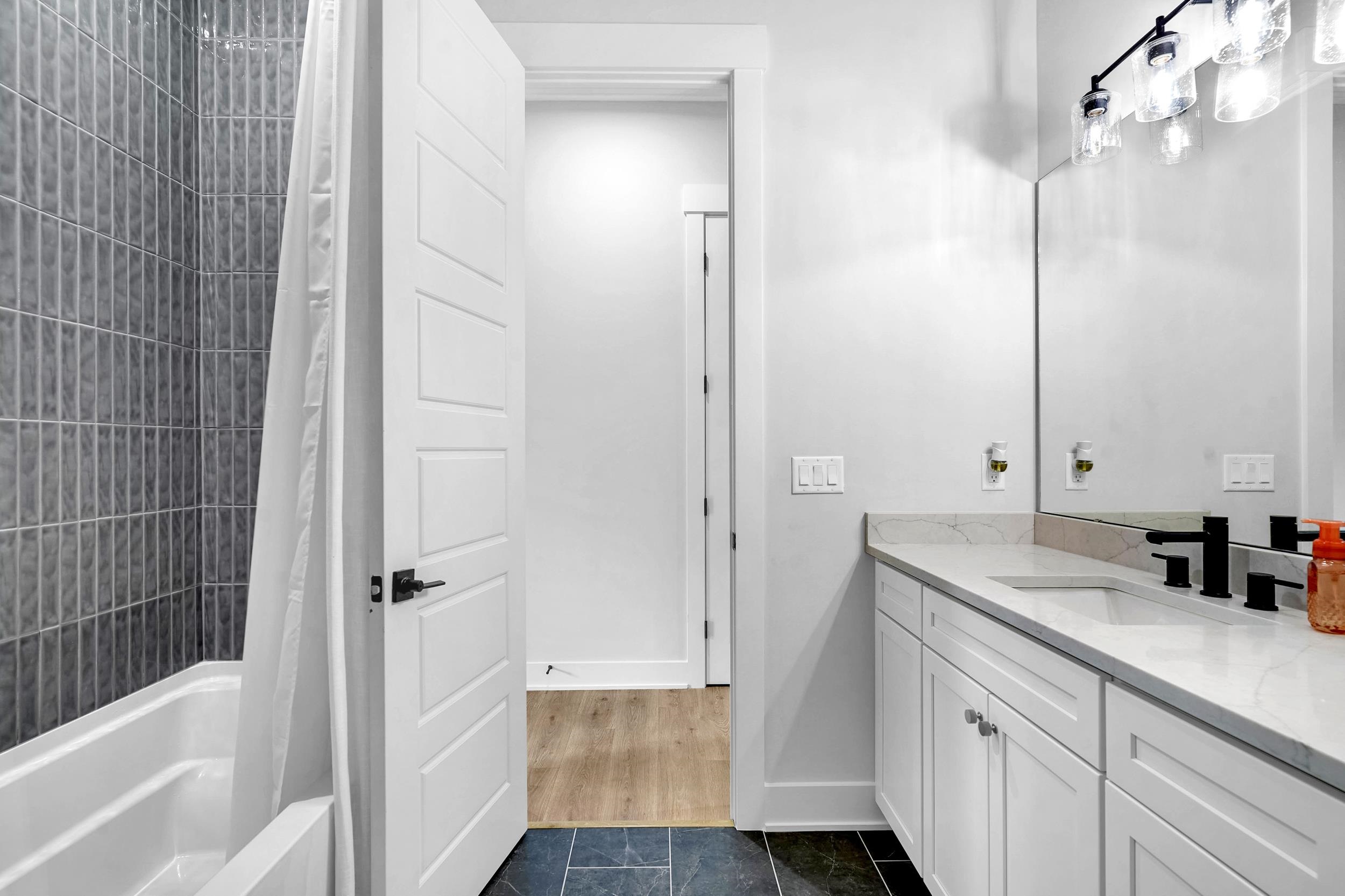 Image 14 of 59 For 64 Oak Cluster Ln