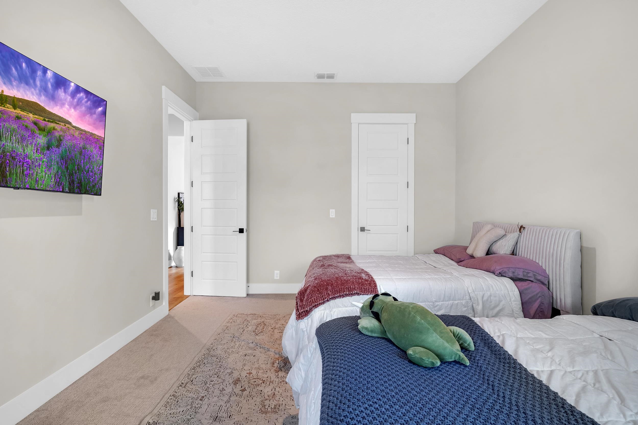 Image 18 of 59 For 64 Oak Cluster Ln