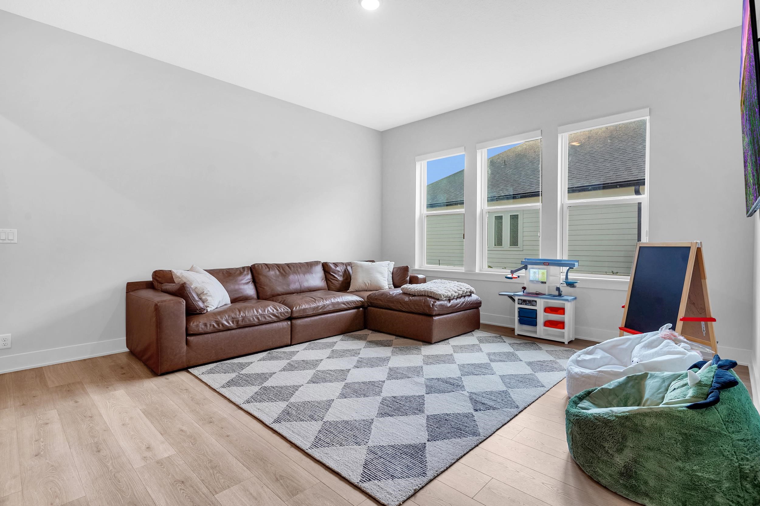 Image 19 of 59 For 64 Oak Cluster Ln