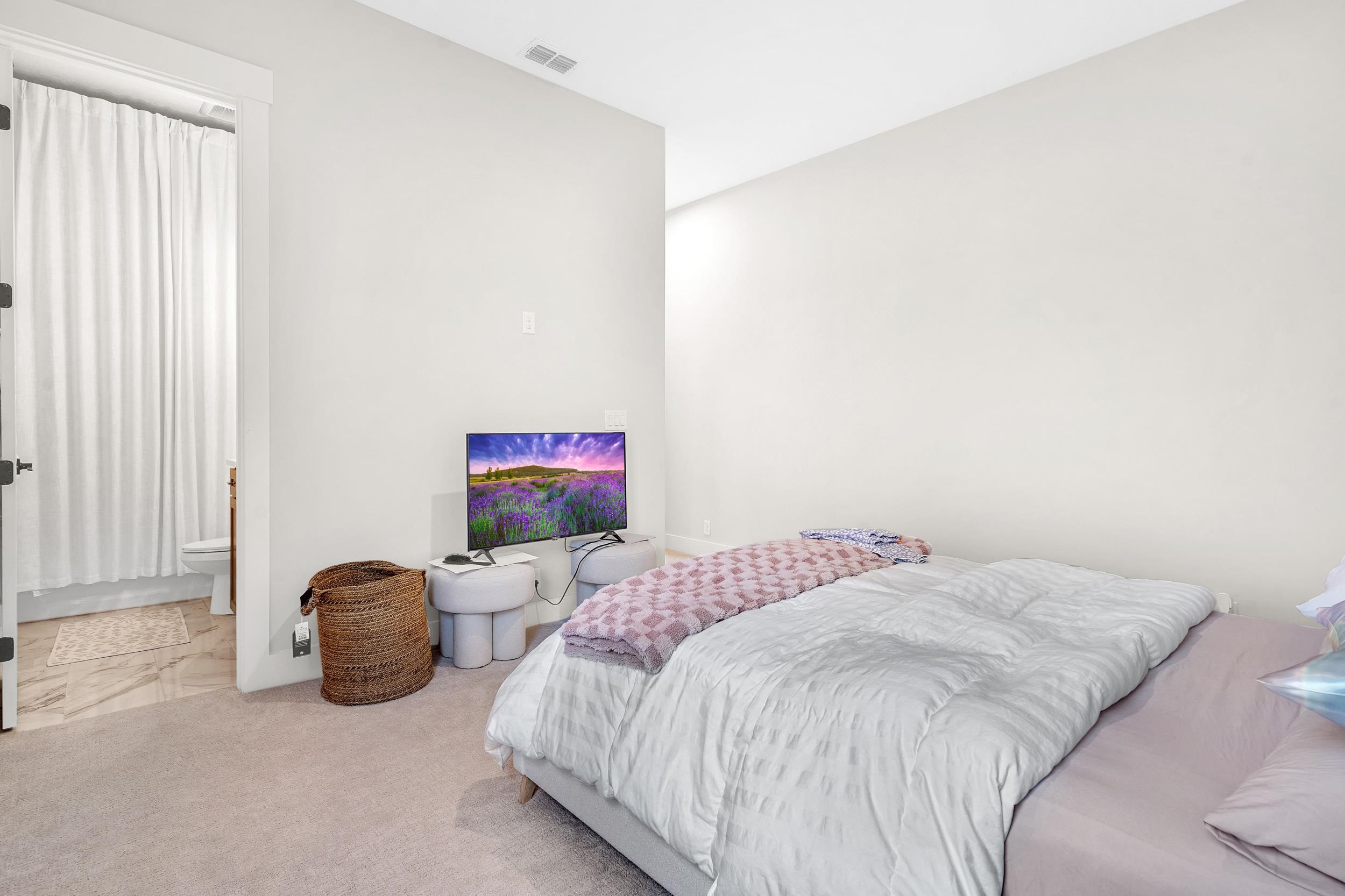 Image 33 of 59 For 64 Oak Cluster Ln