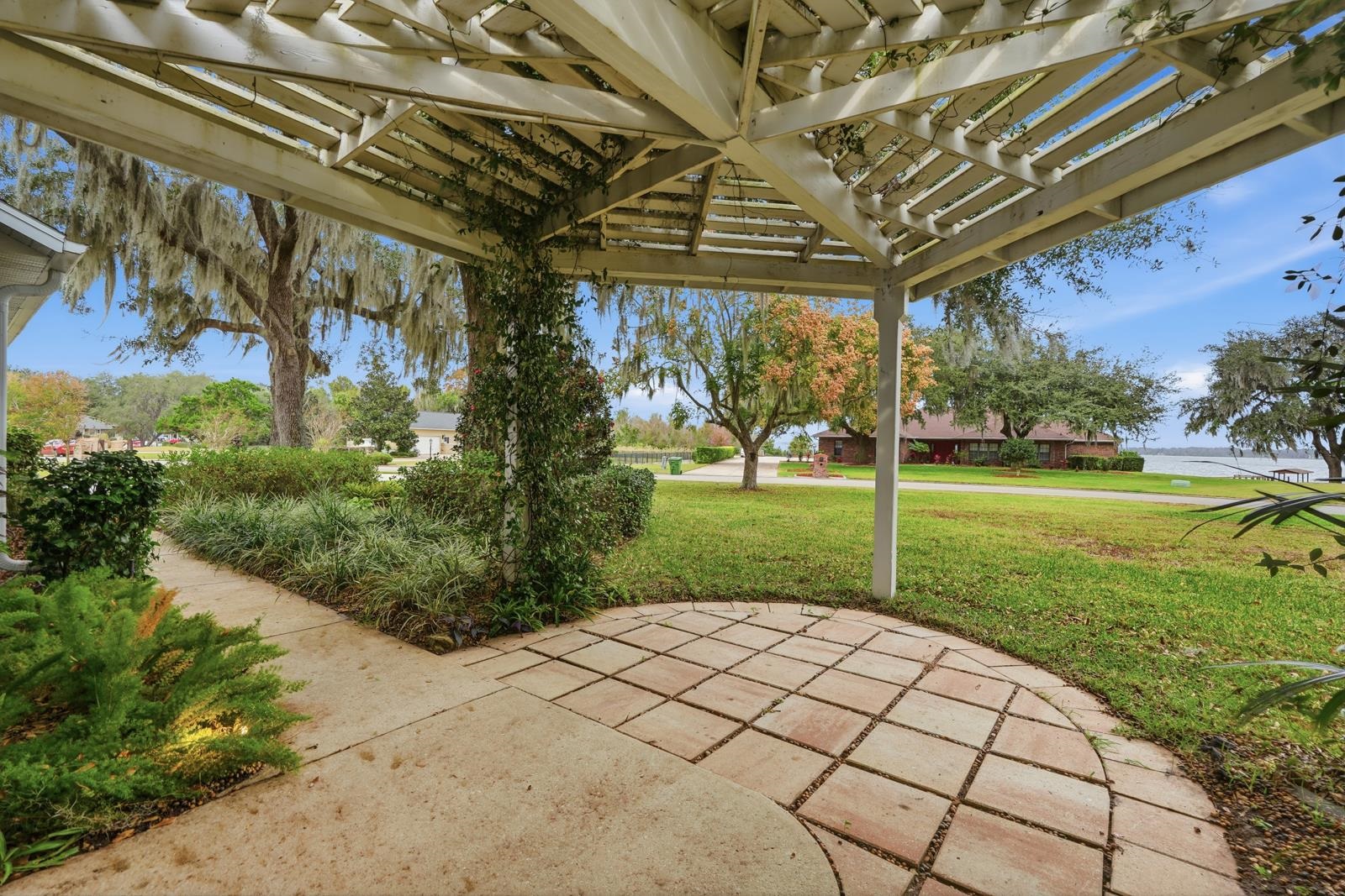 Image 10 of 62 For 241 Crystal Cove Dr
