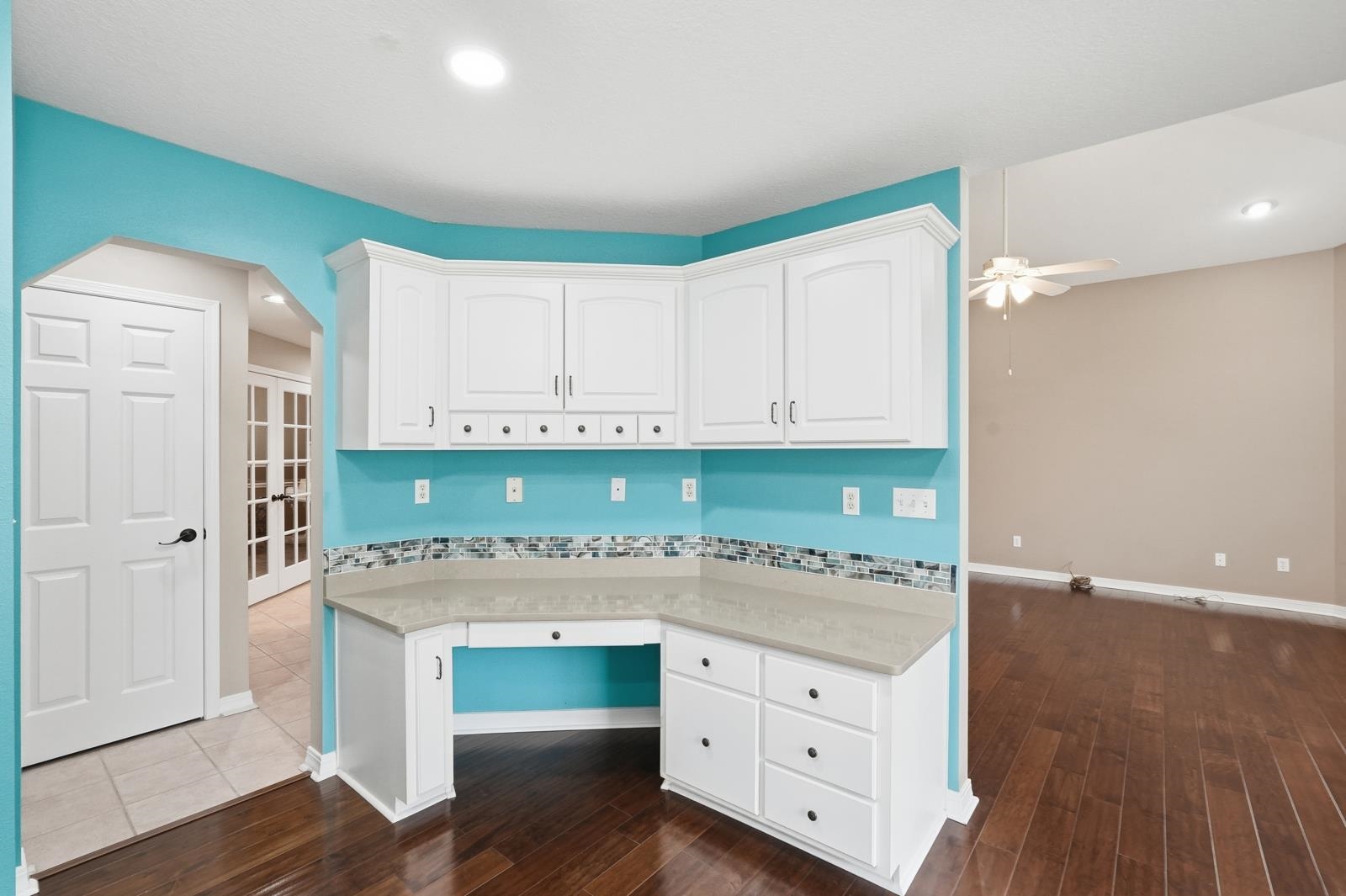 Image 17 of 62 For 241 Crystal Cove Dr