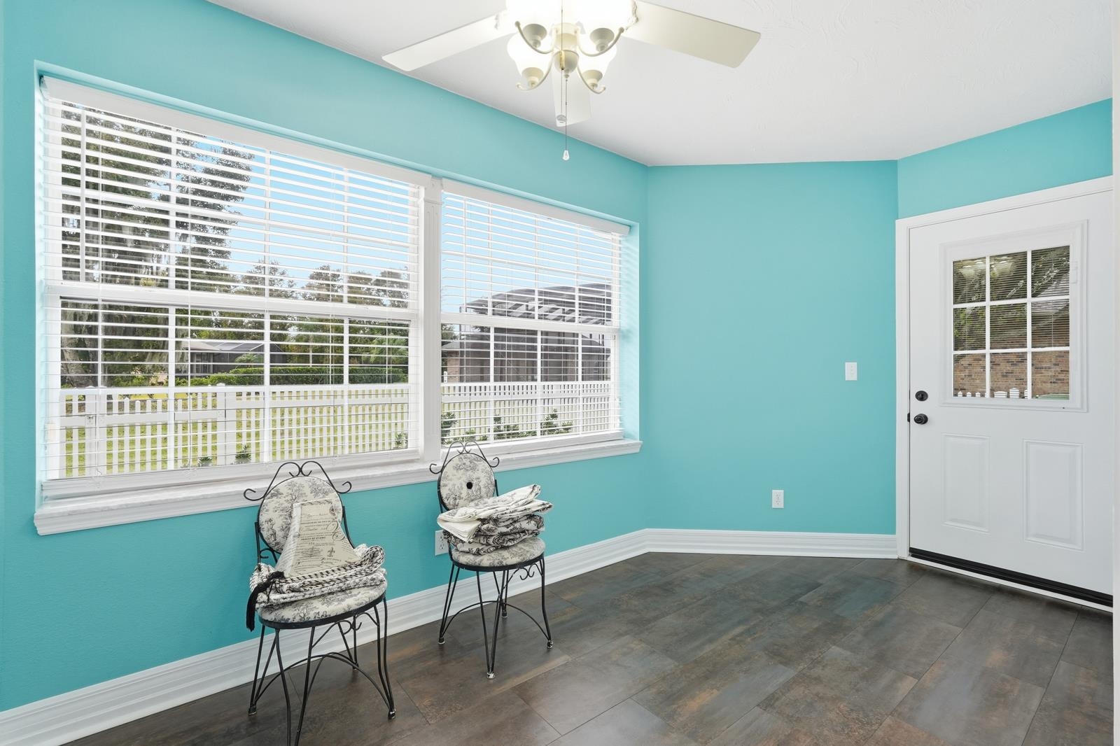 Image 19 of 62 For 241 Crystal Cove Dr