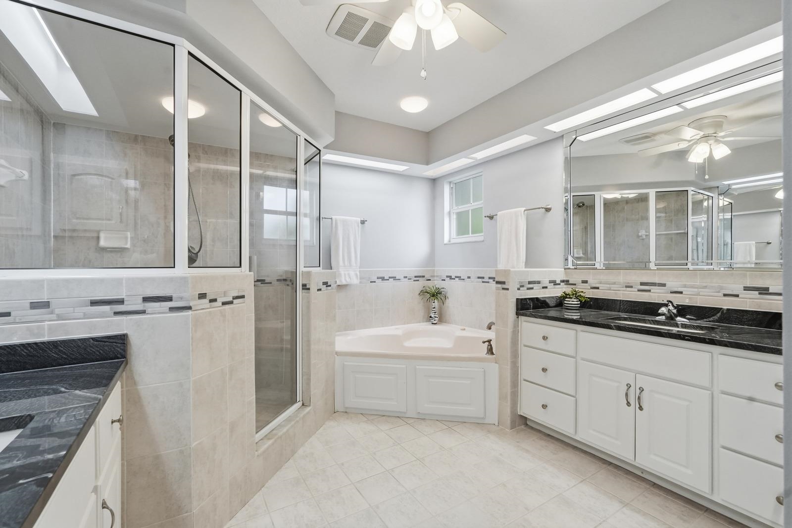 Image 32 of 62 For 241 Crystal Cove Dr