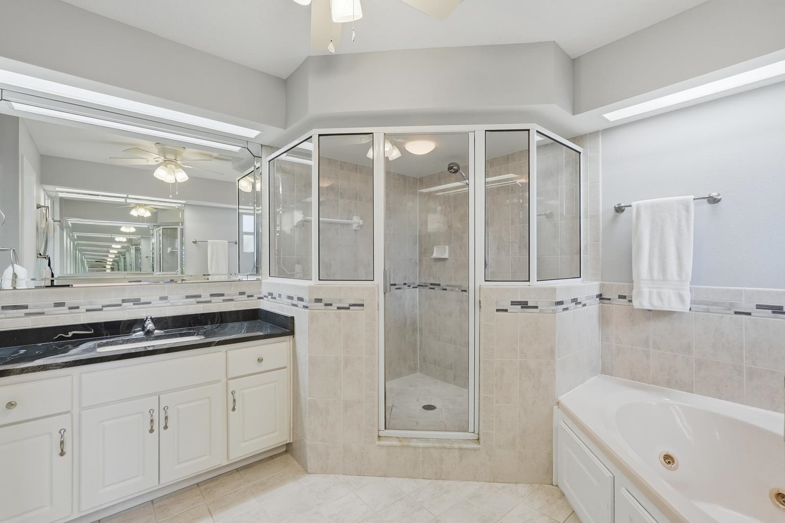 Image 34 of 62 For 241 Crystal Cove Dr