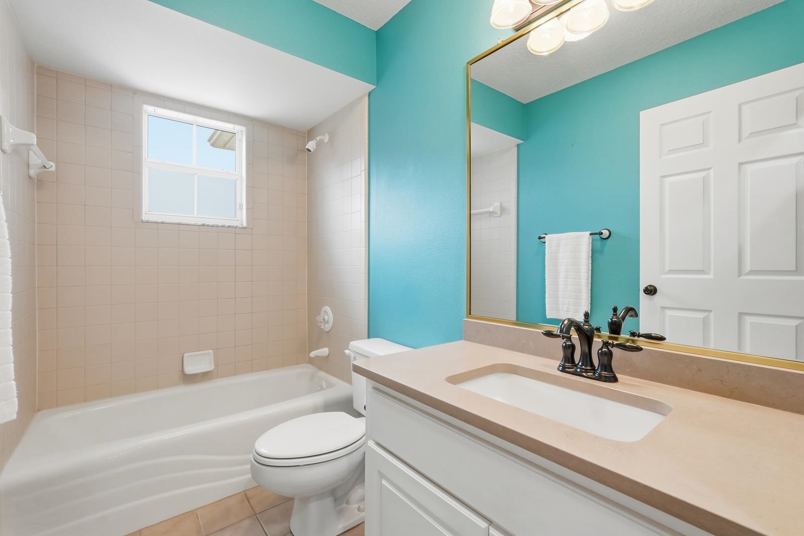 Image 43 of 62 For 241 Crystal Cove Dr