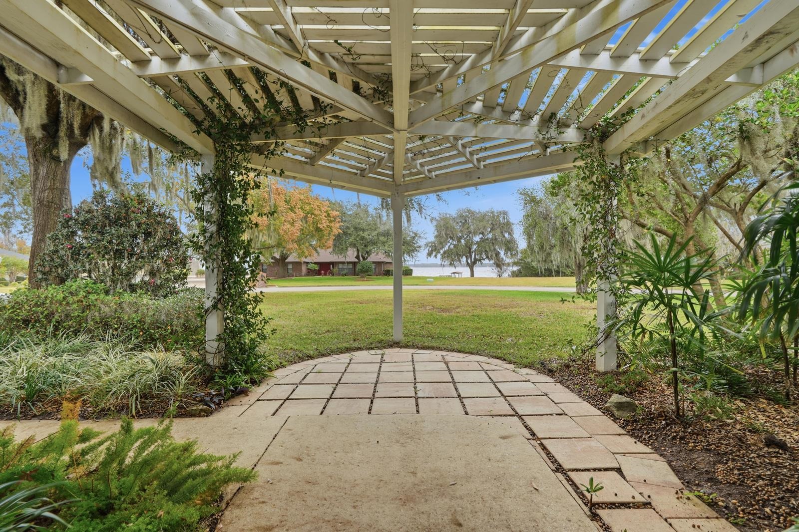 Image 9 of 62 For 241 Crystal Cove Dr