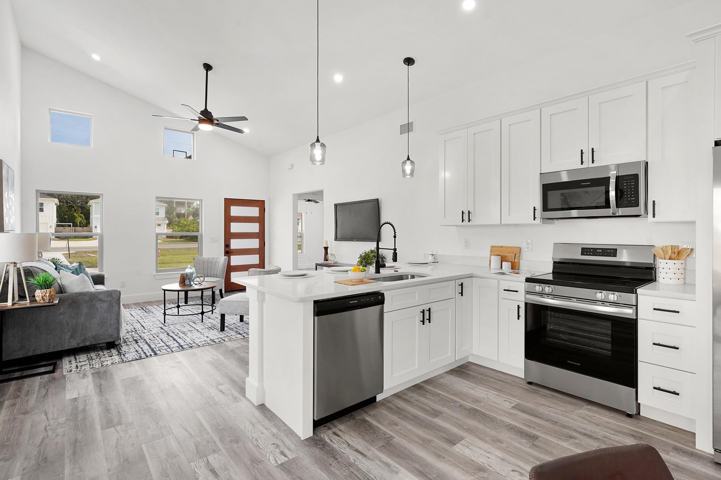 Image 11 of 33 For 7975 A1a South