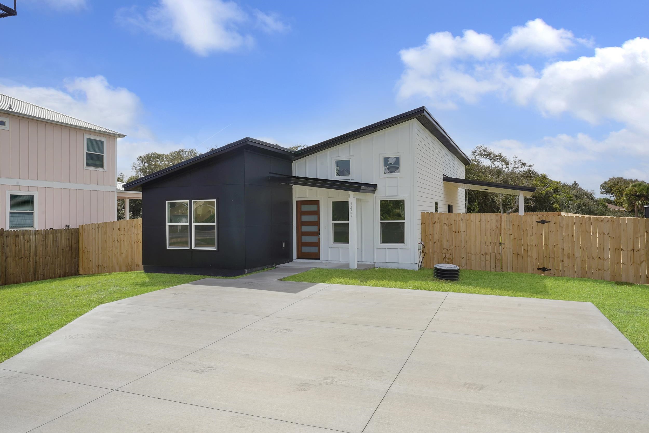 Image 3 of 33 For 7975 A1a South