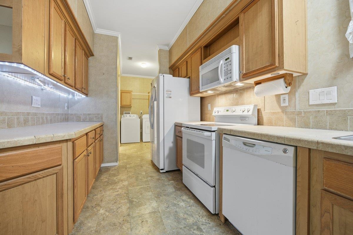 Image 5 of 16 For 4881 Avenue B