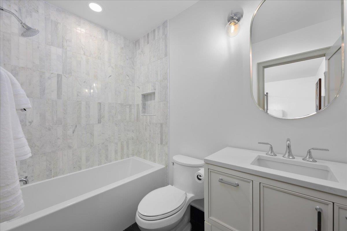 Image 22 of 39 For 117 Hotel St