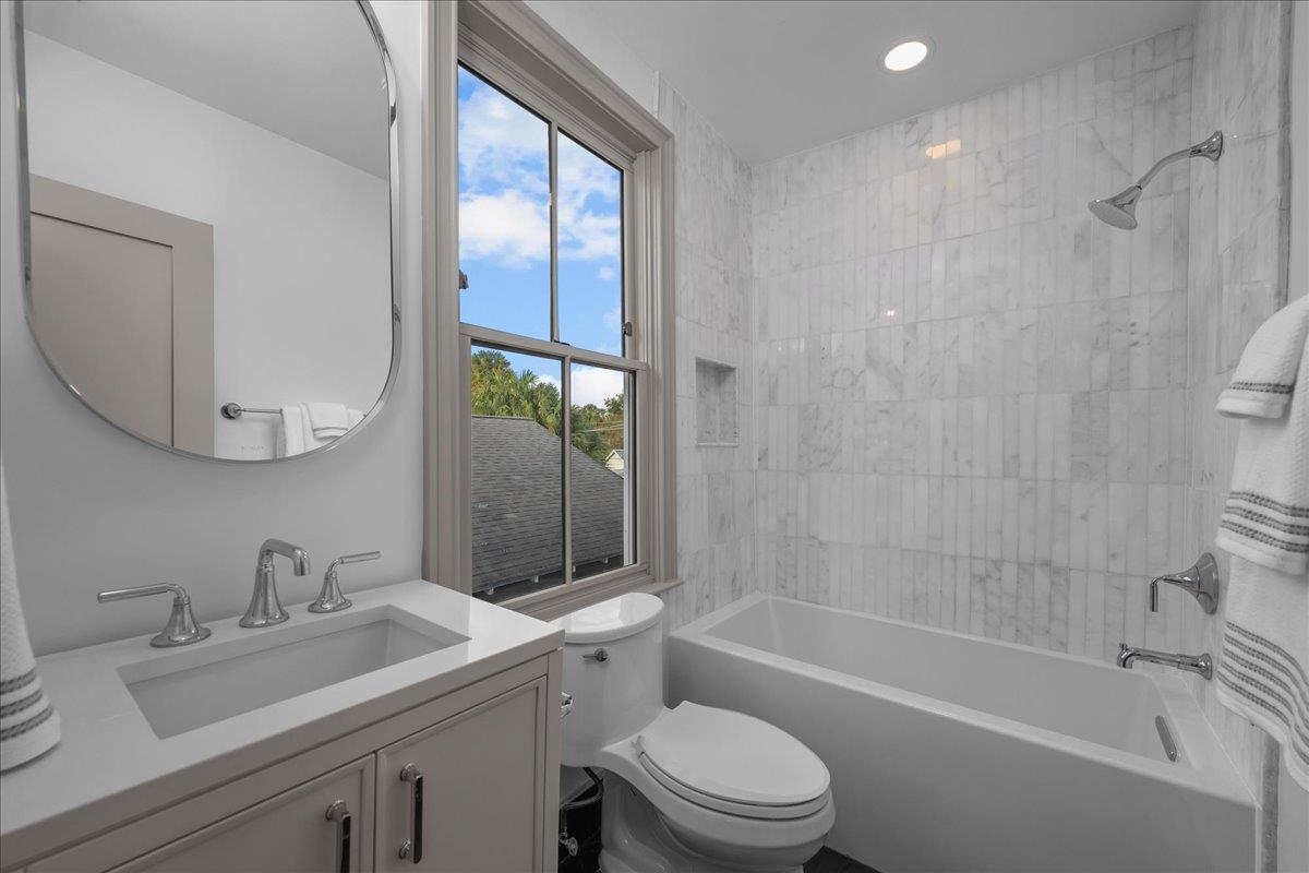 Image 28 of 39 For 117 Hotel St