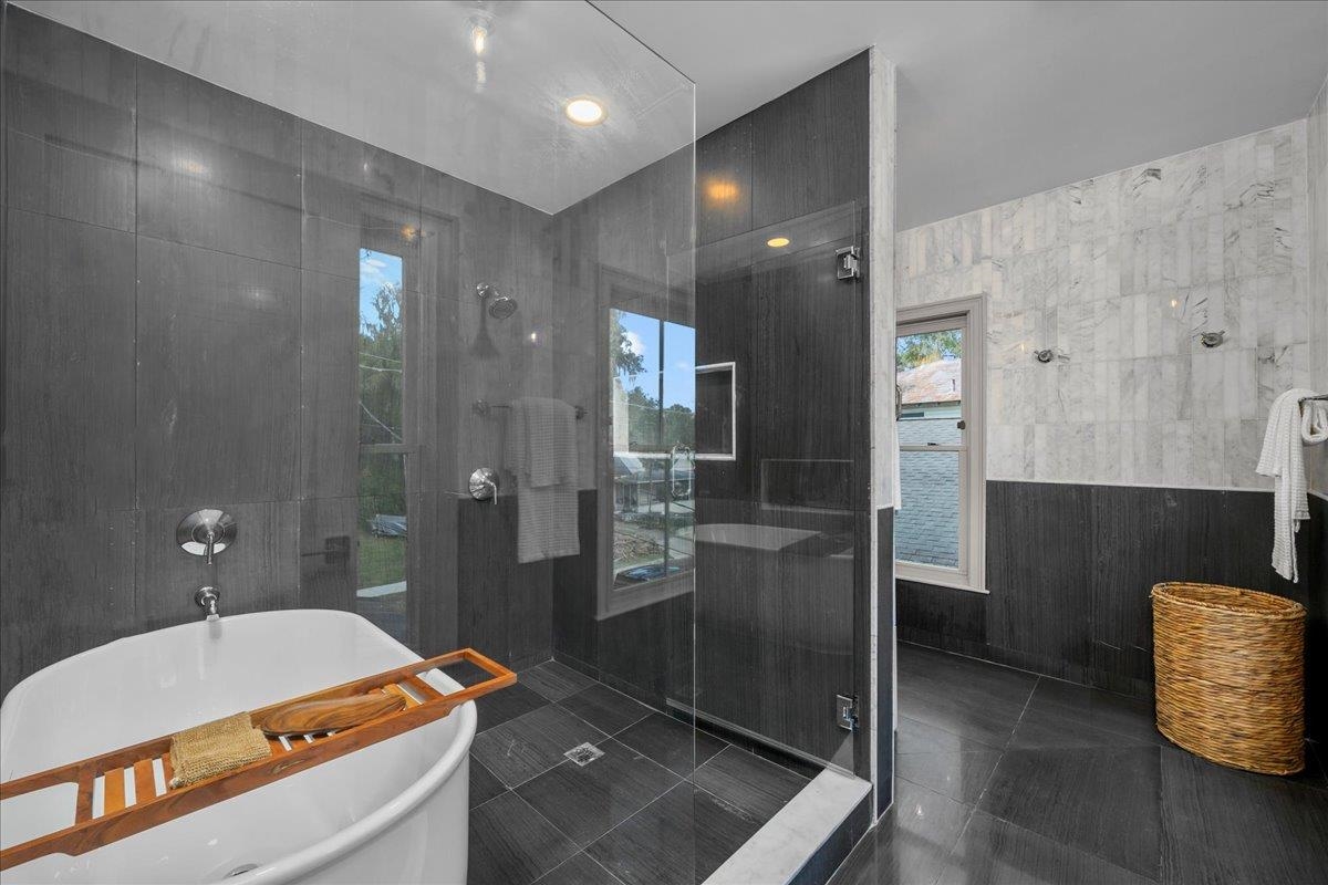 Image 32 of 39 For 117 Hotel St