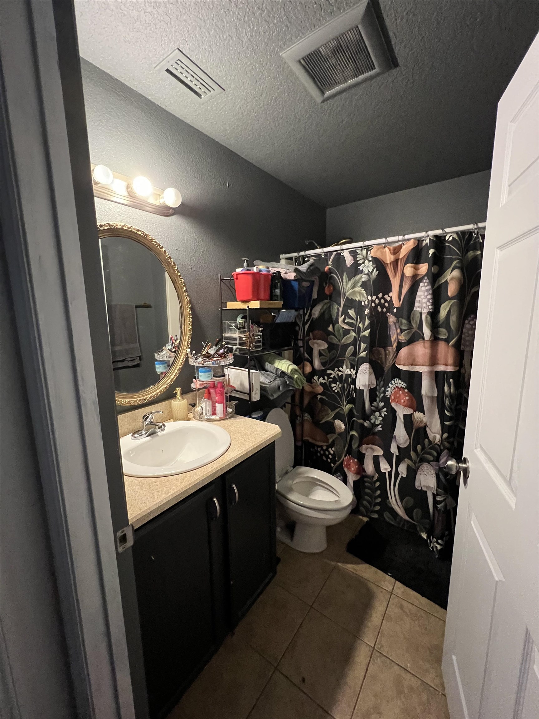 Image 16 of 29 For 921 Avery St