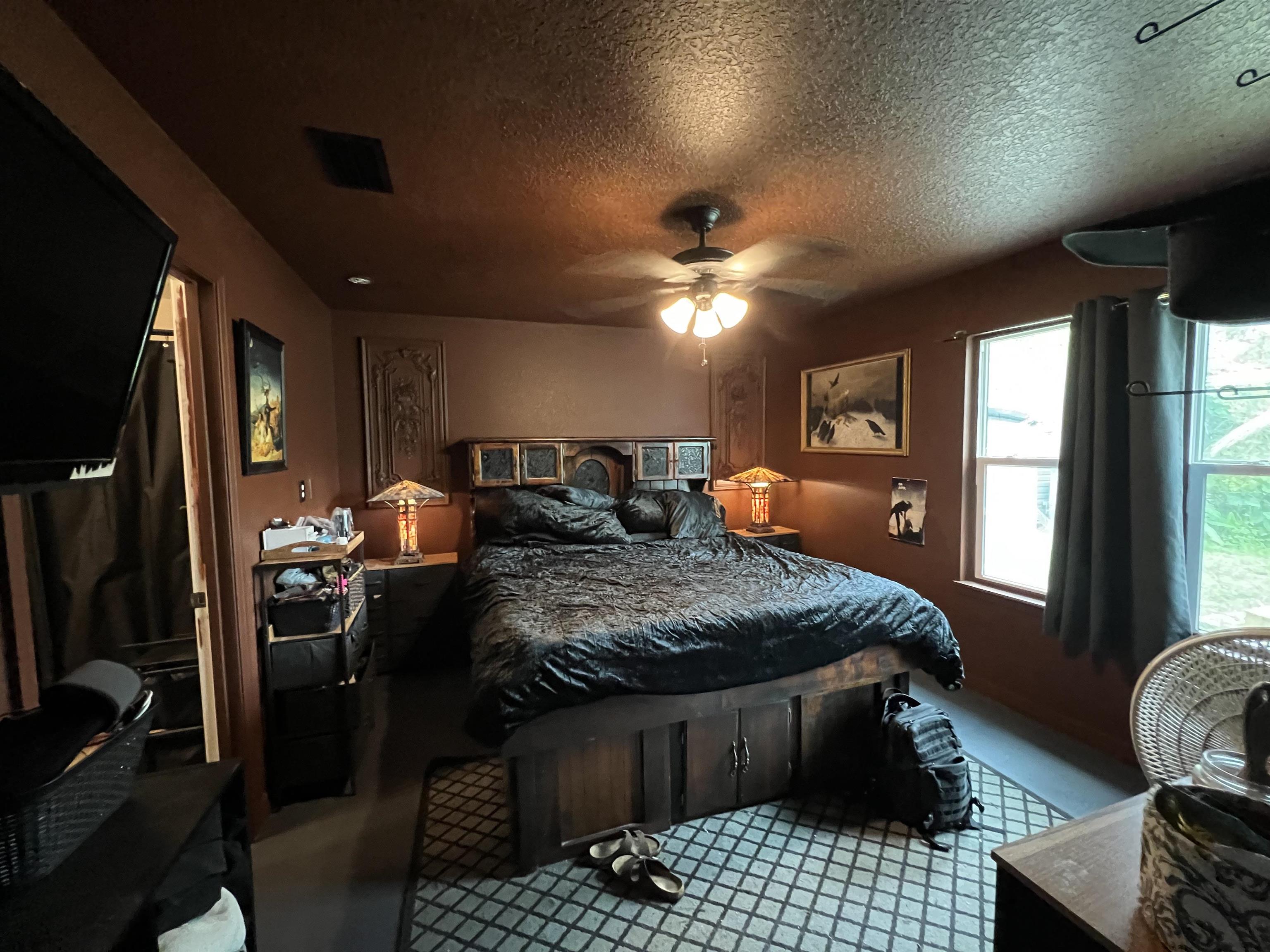 Image 18 of 29 For 921 Avery St