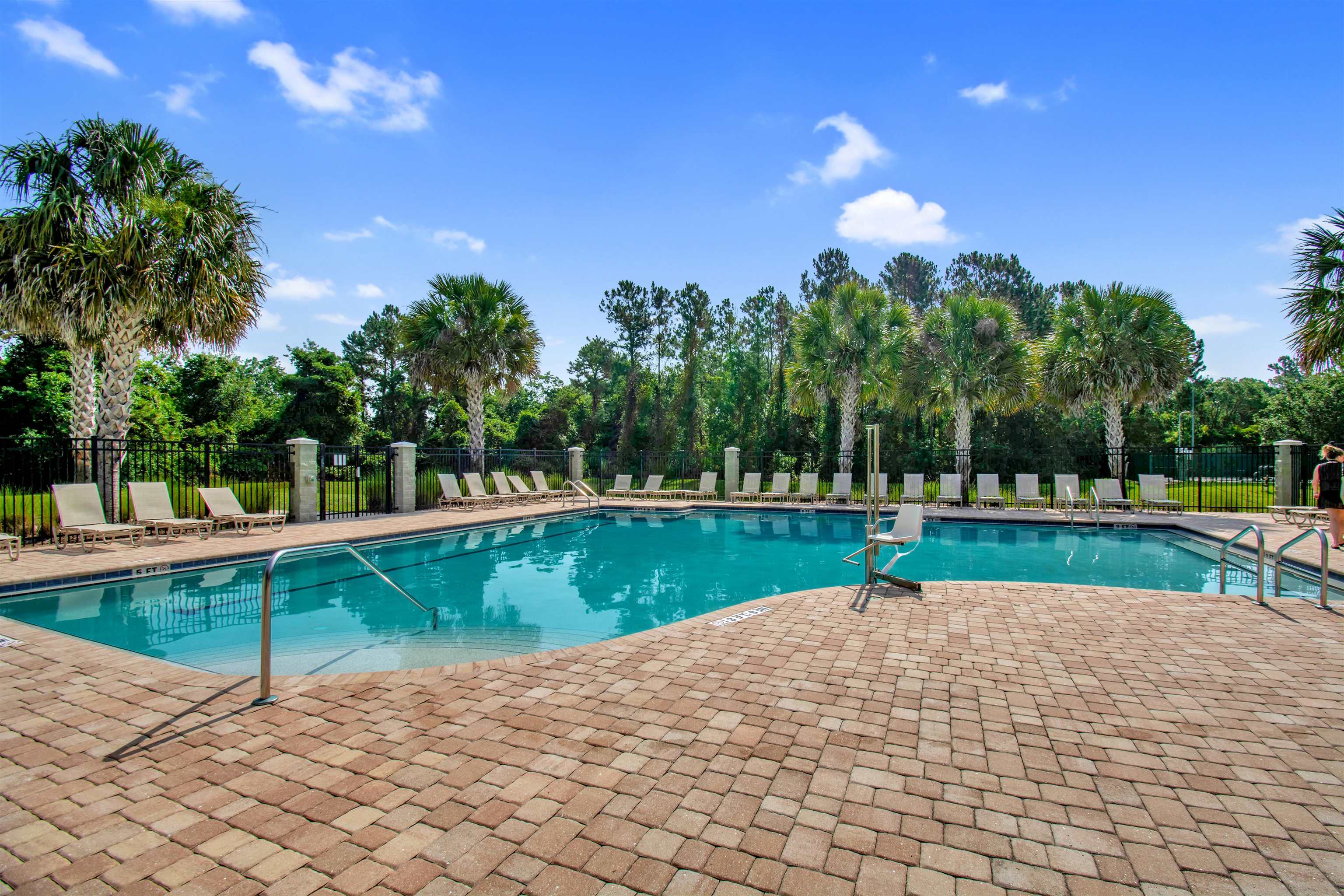 Image 24 of 31 For 136 Amistad Dr