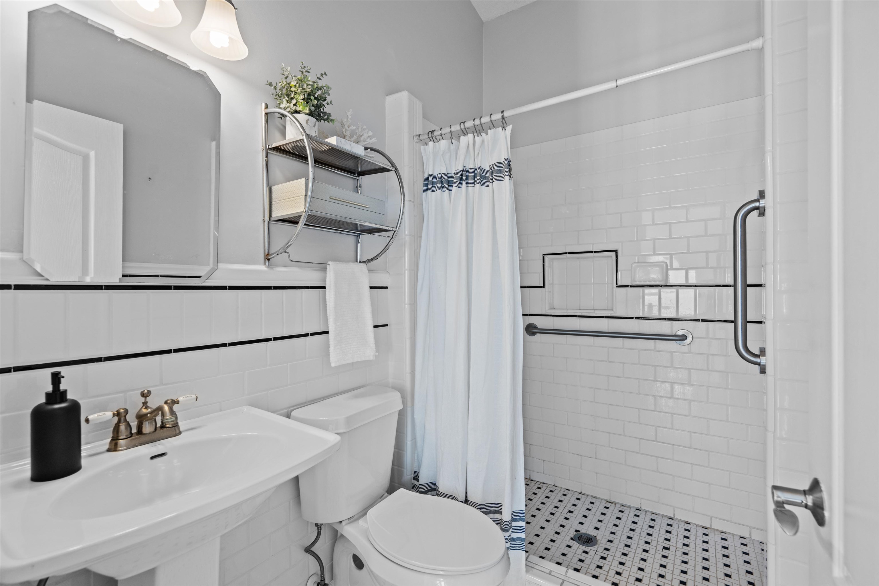 Image 38 of 72 For 9277 July Ln