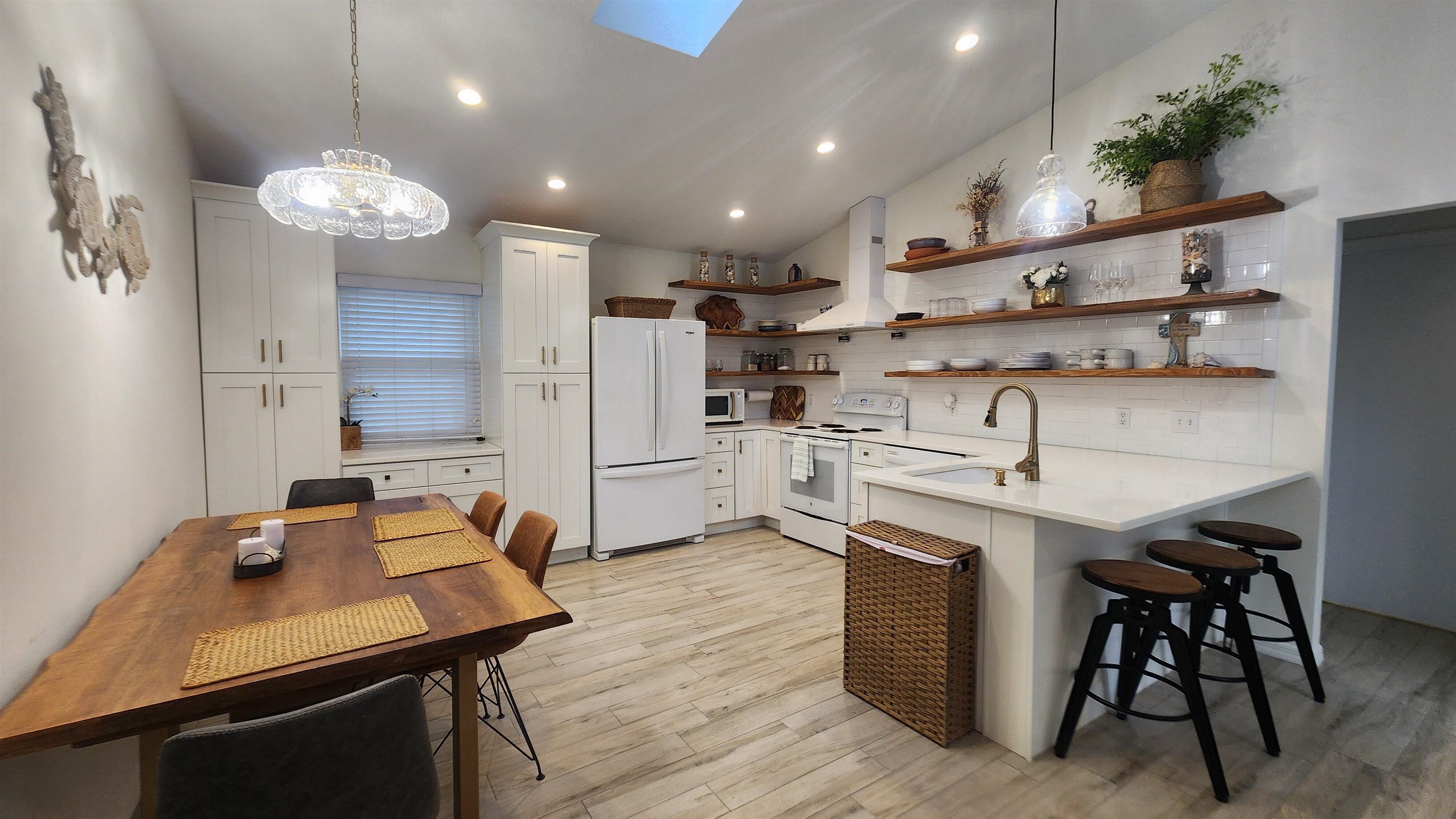 Image 3 of 11 For 206 4th St  