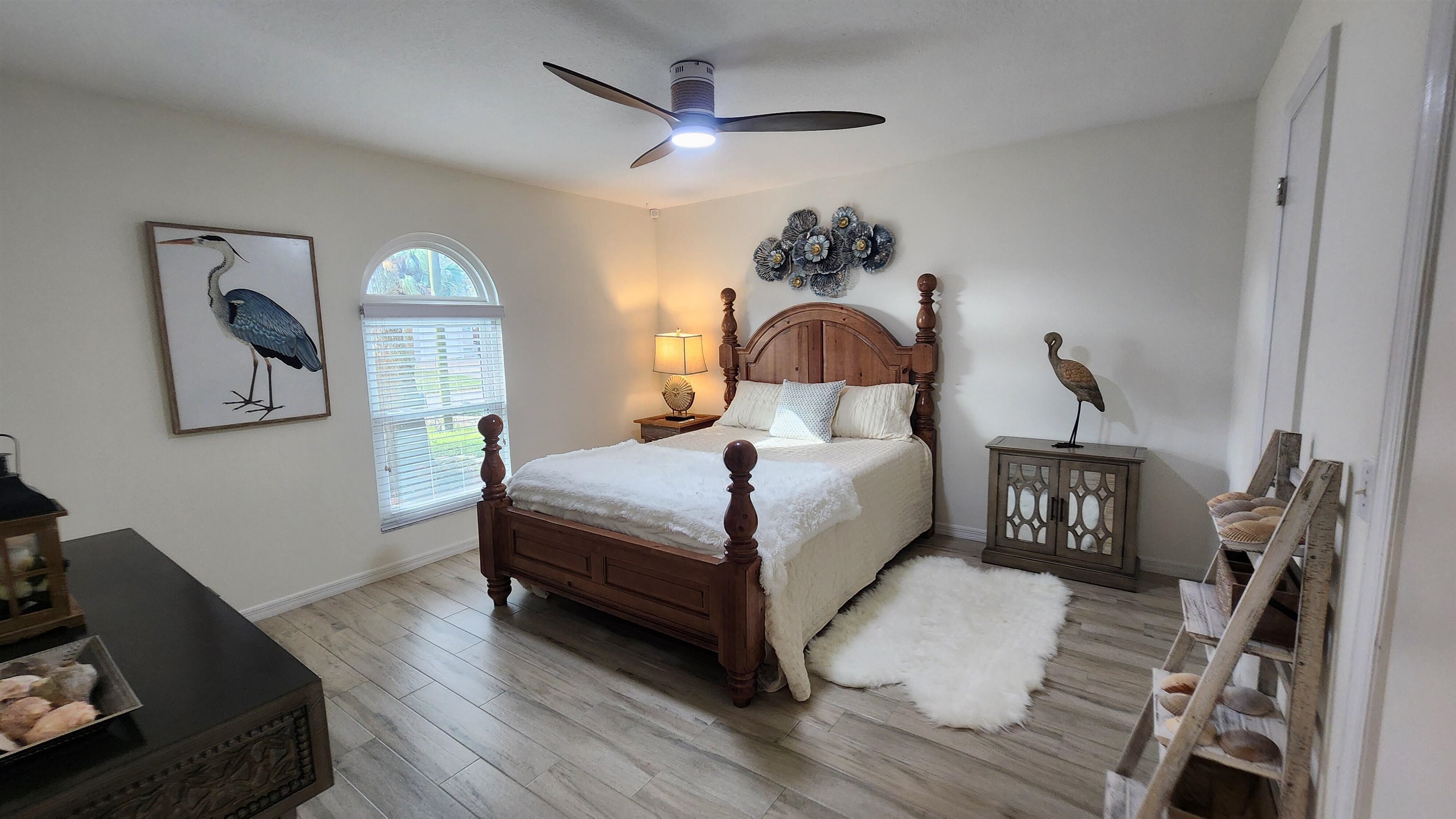 Image 6 of 11 For 206 4th St  