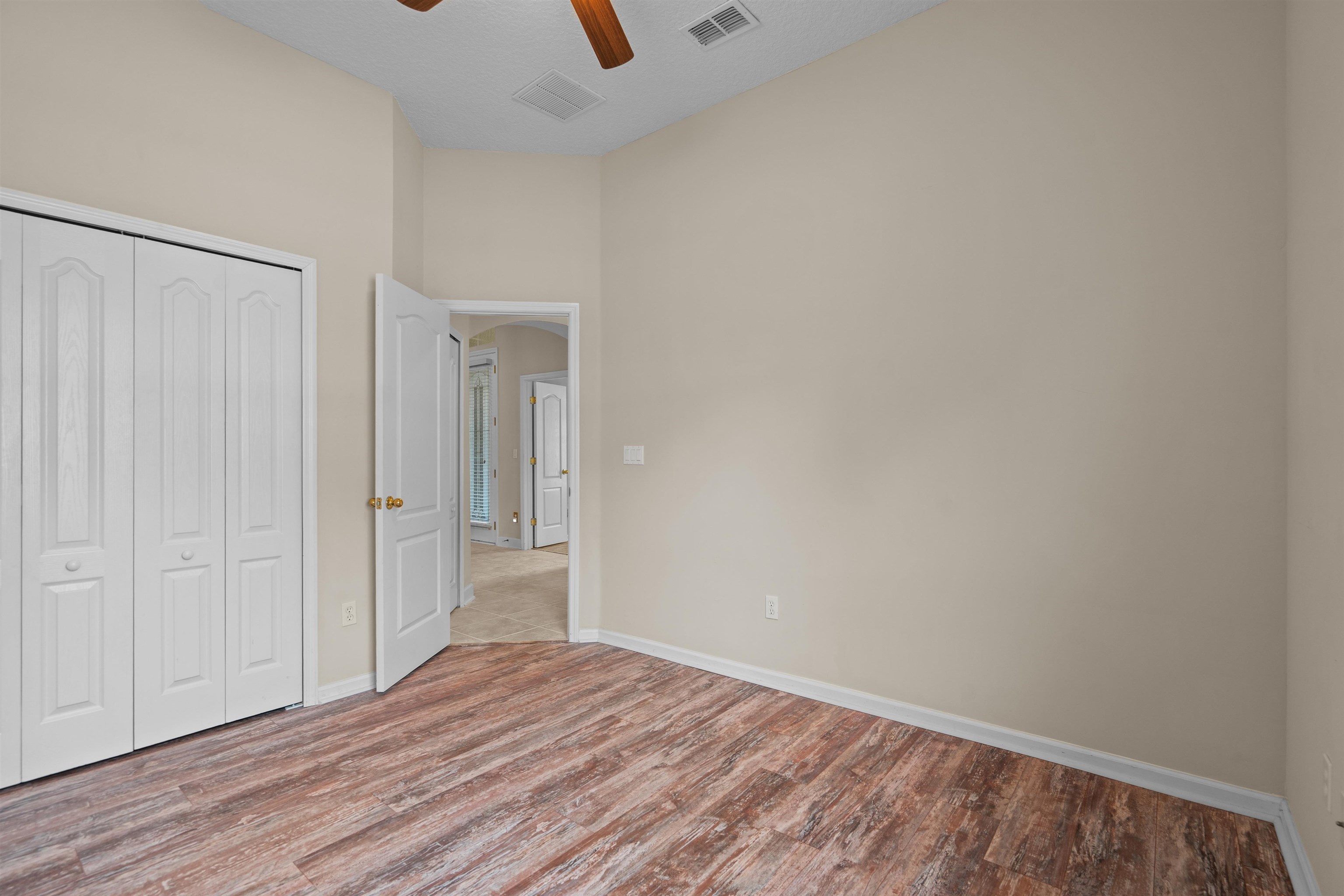 Image 14 of 60 For 709 Toria Ln