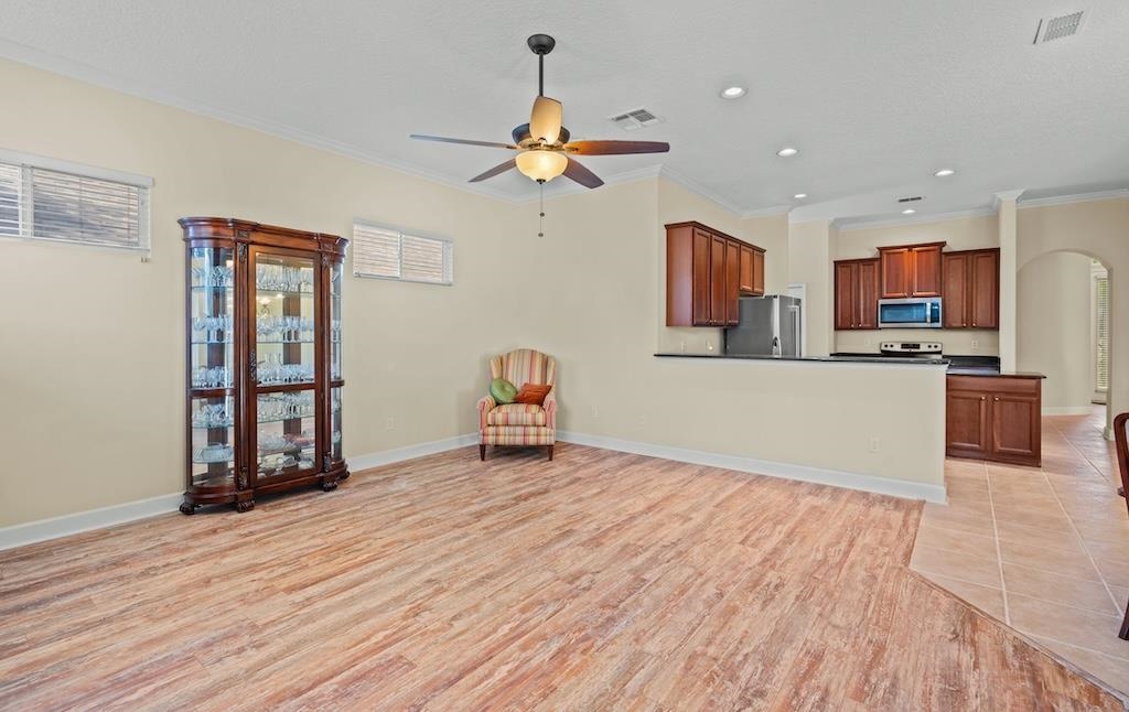 Image 29 of 60 For 709 Toria Ln