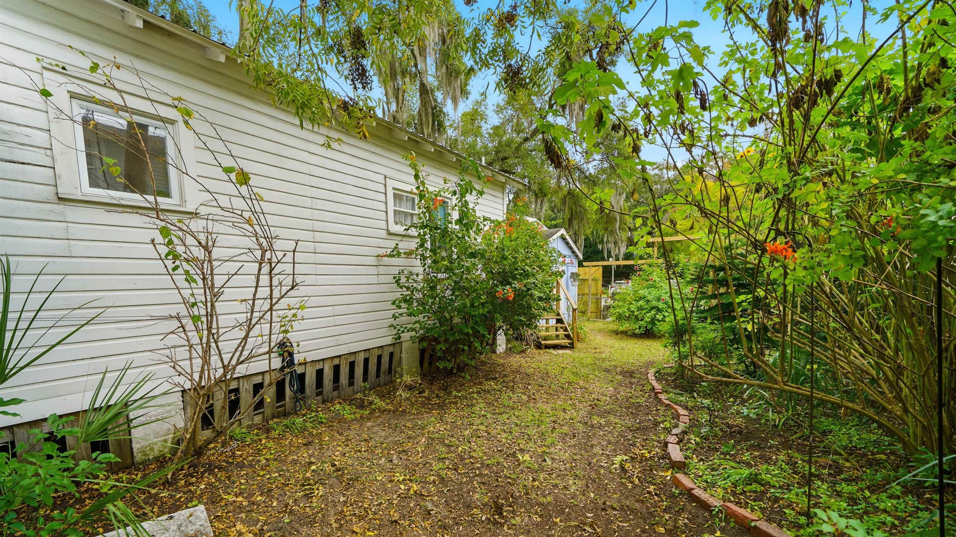 Image 32 of 48 For 15 Davis St  