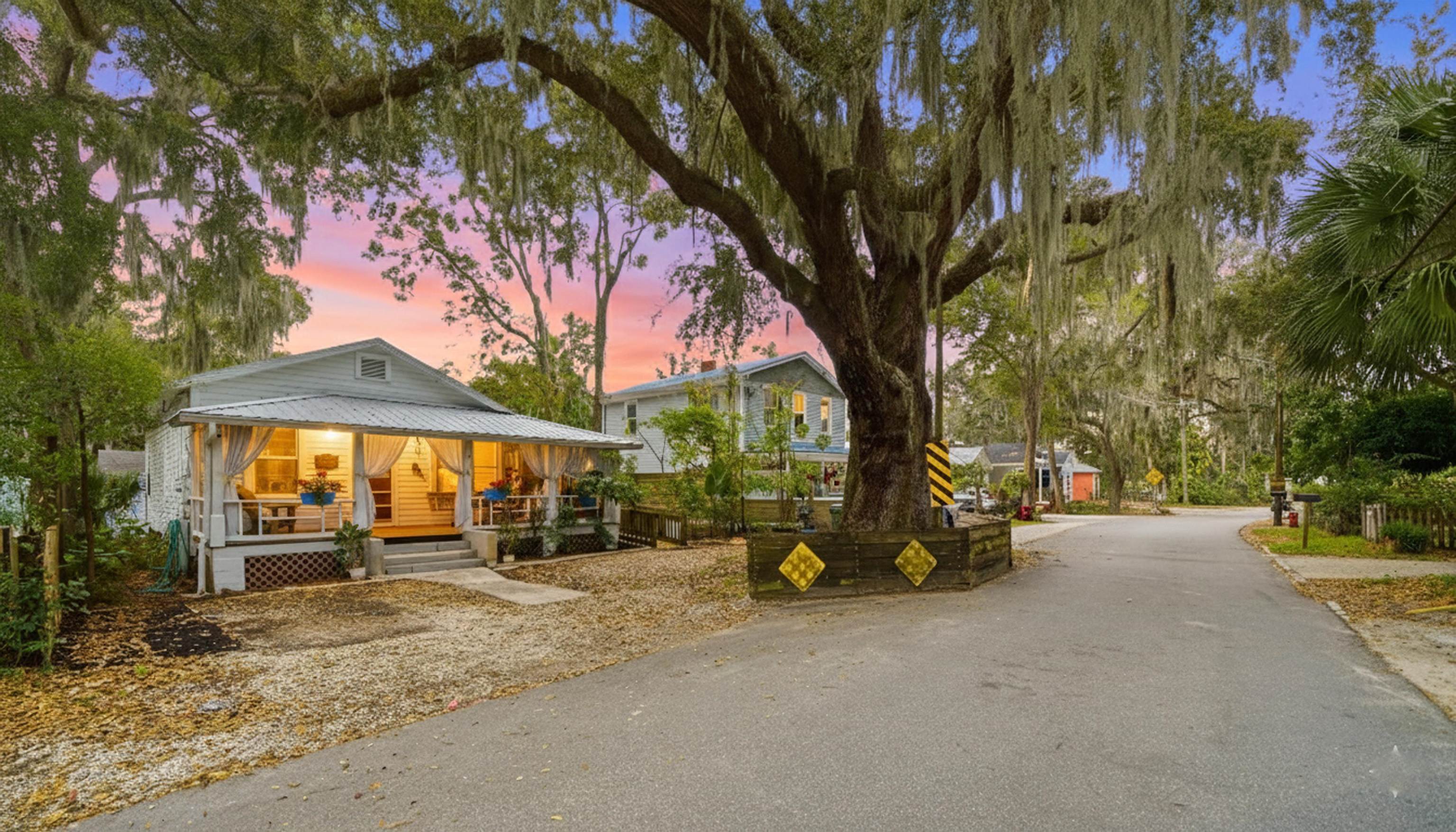 Image 42 of 48 For 15 Davis St  