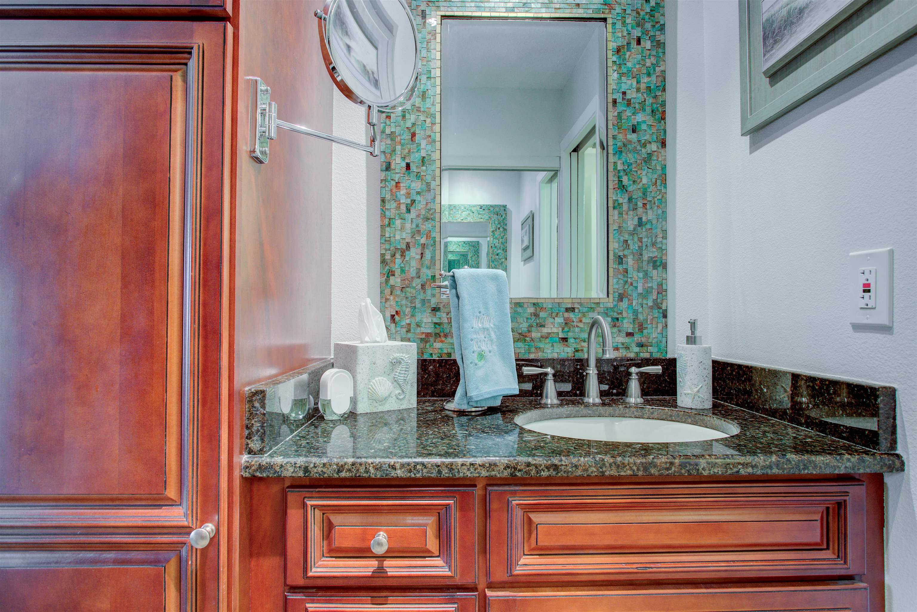 Image 28 of 51 For 48 Village Del Lago Cir  48