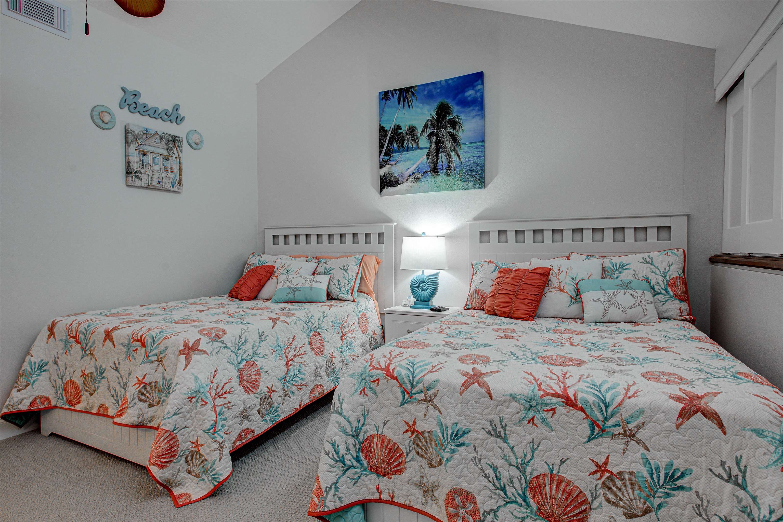 Image 36 of 51 For 48 Village Del Lago Cir  48